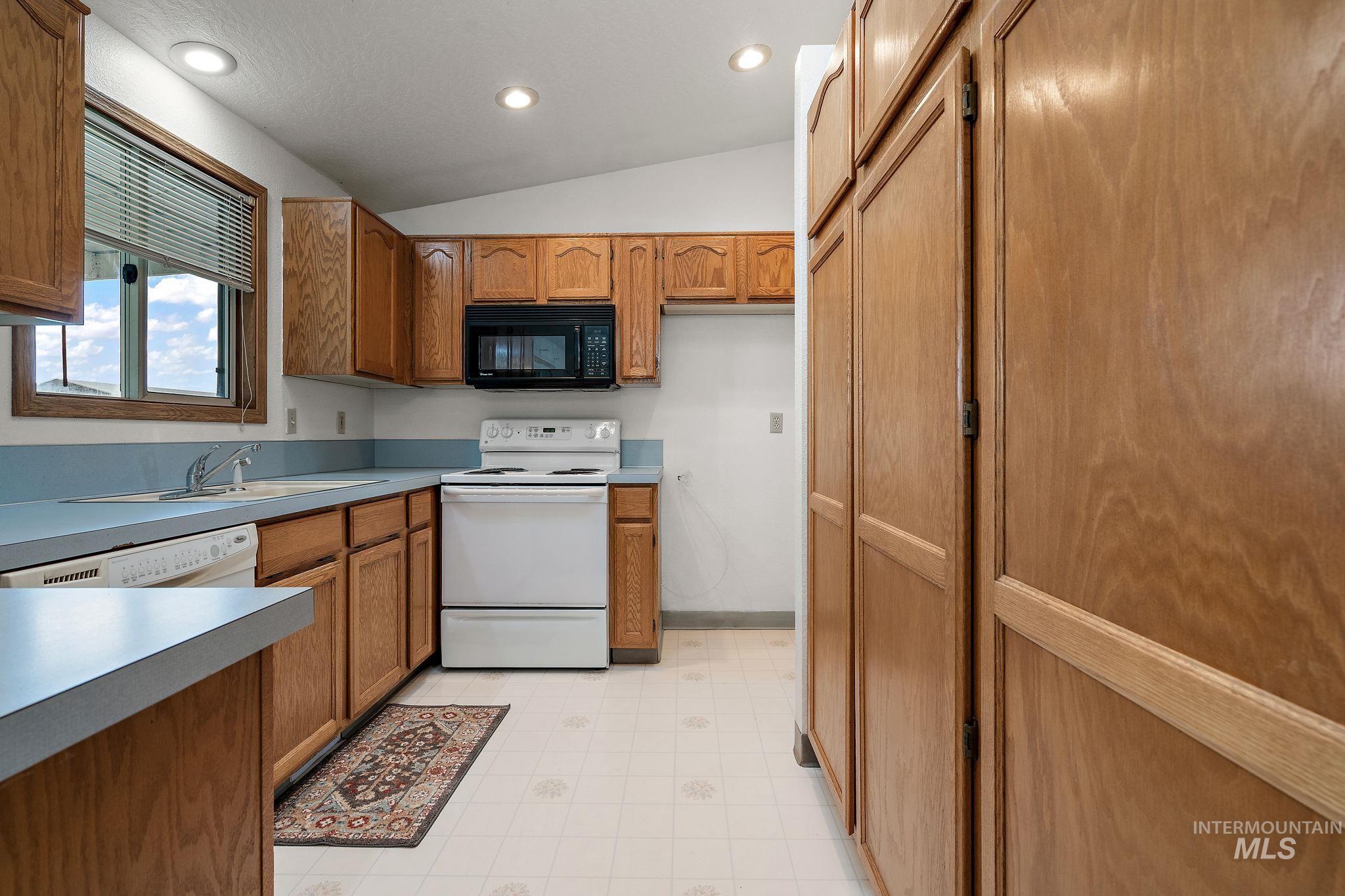 607 S State Property Photo 10