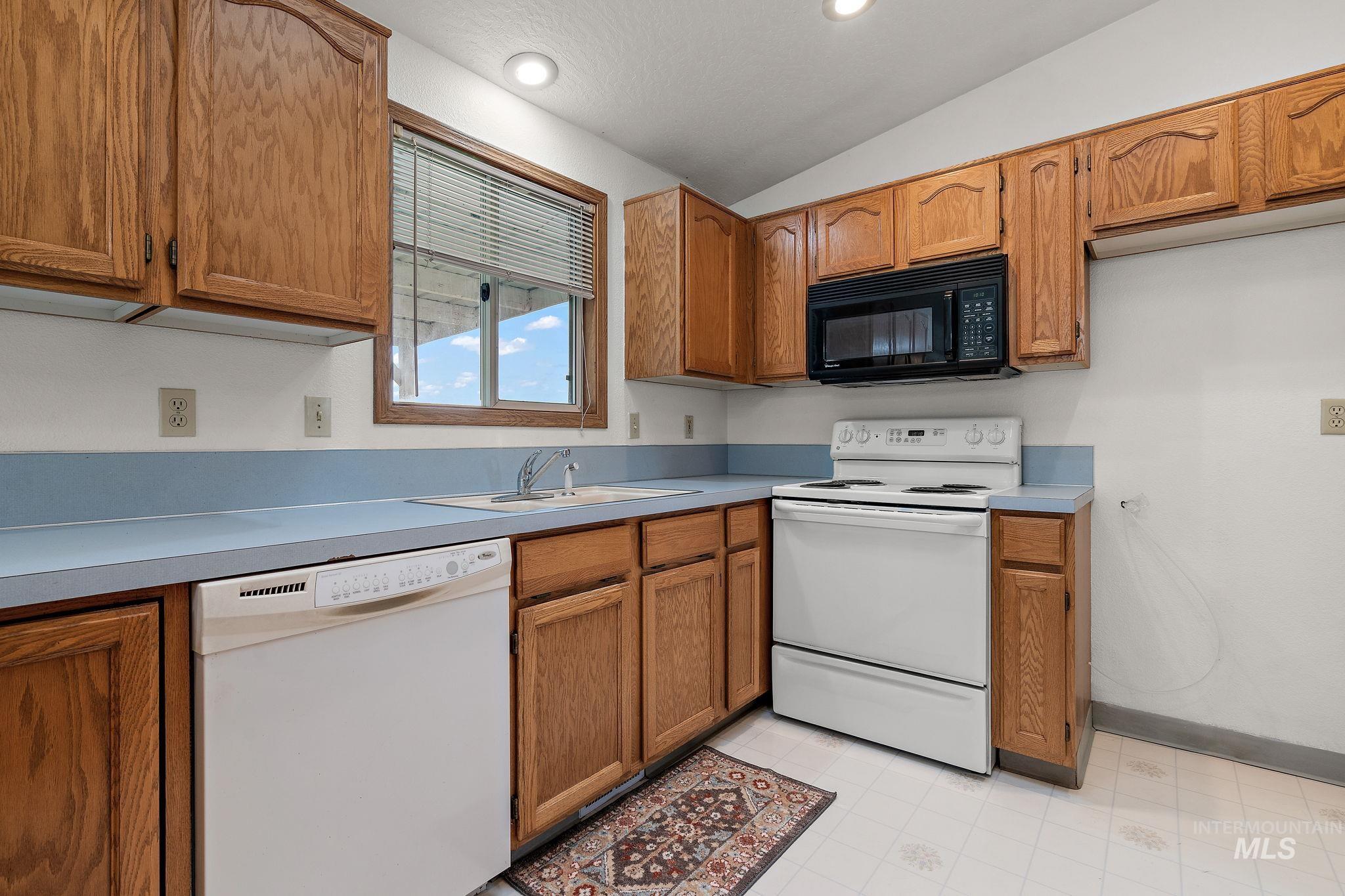 607 S State Property Photo 11