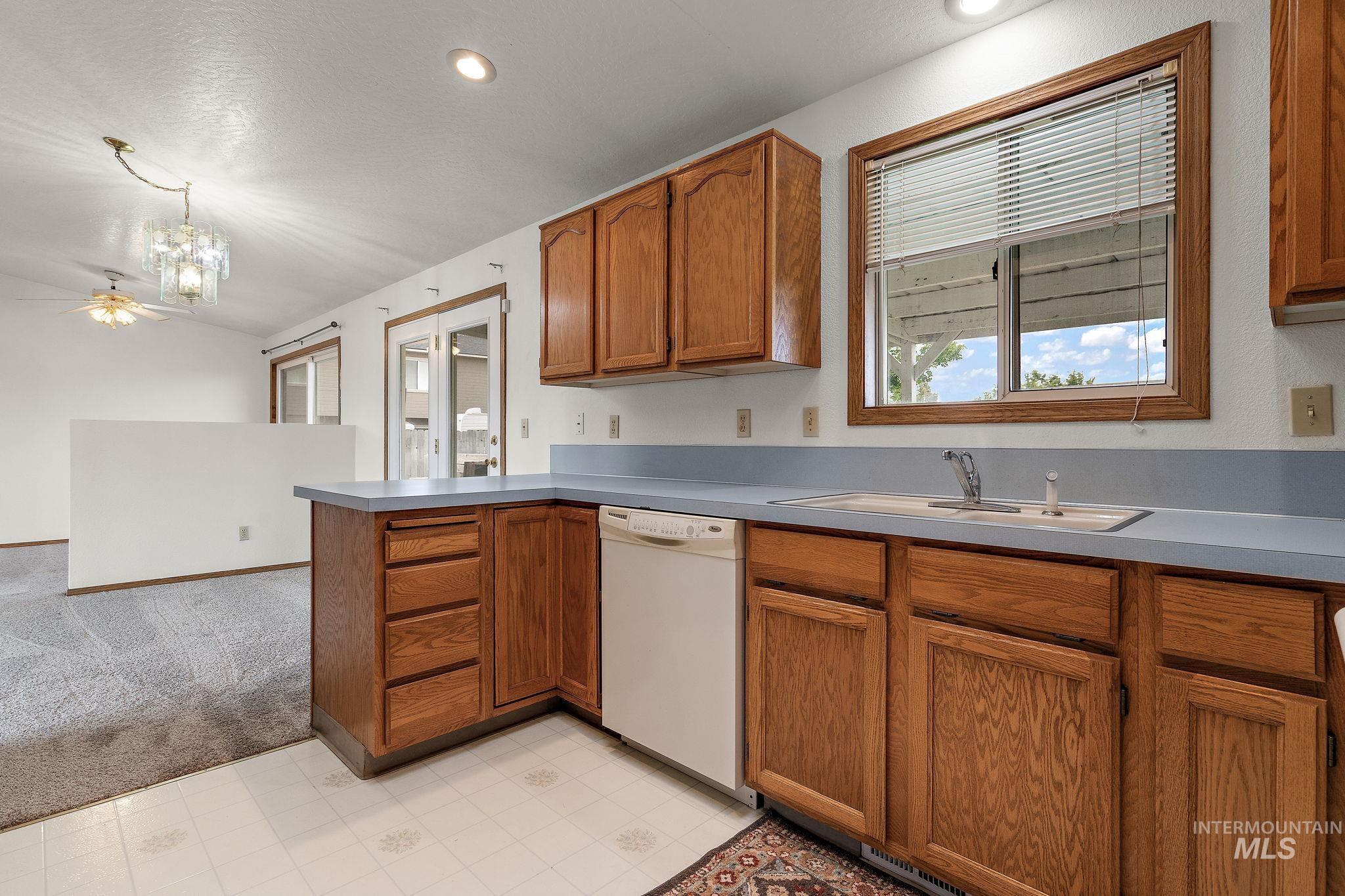 607 S State Property Photo 12