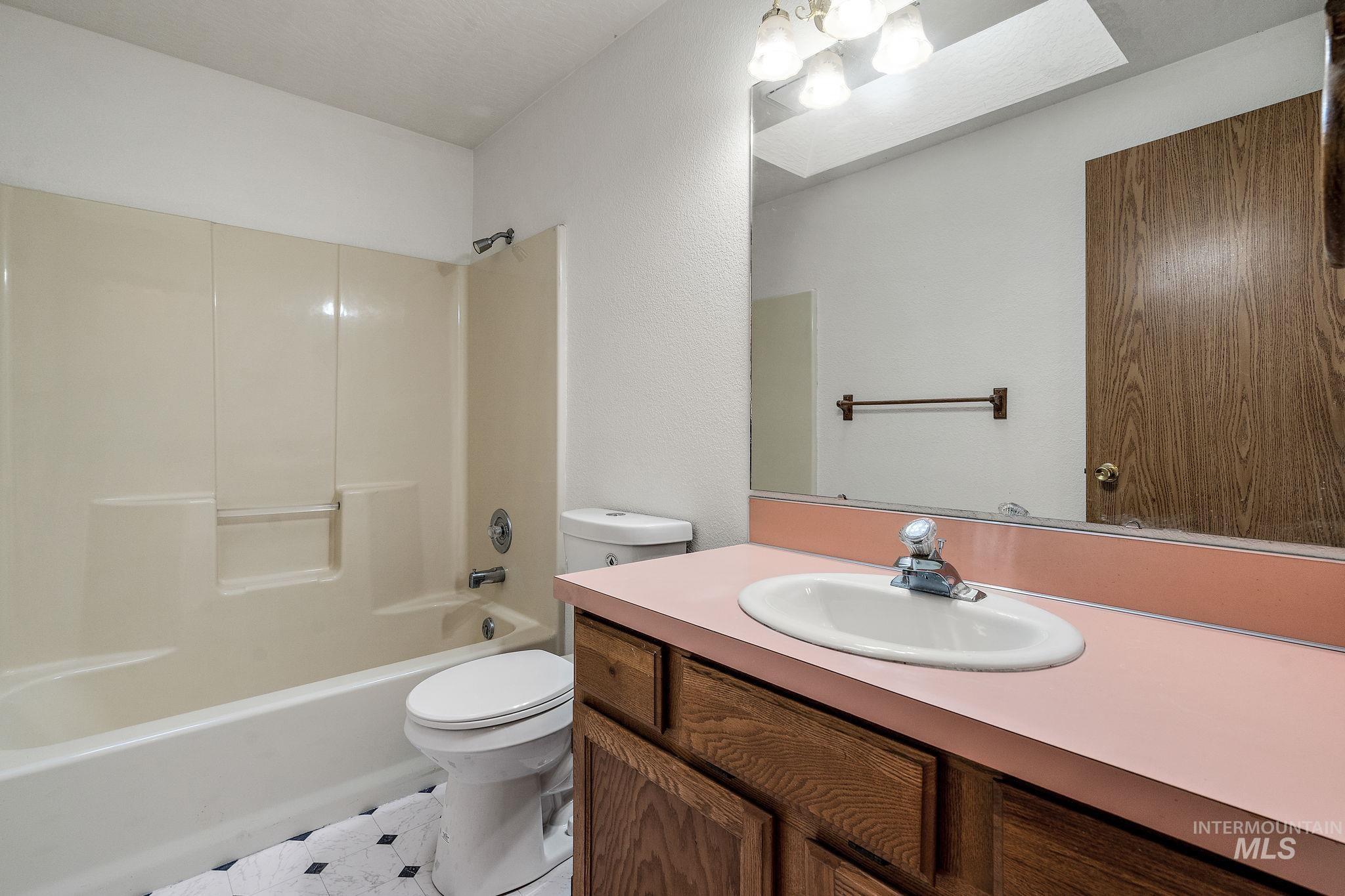 607 S State Property Photo 14