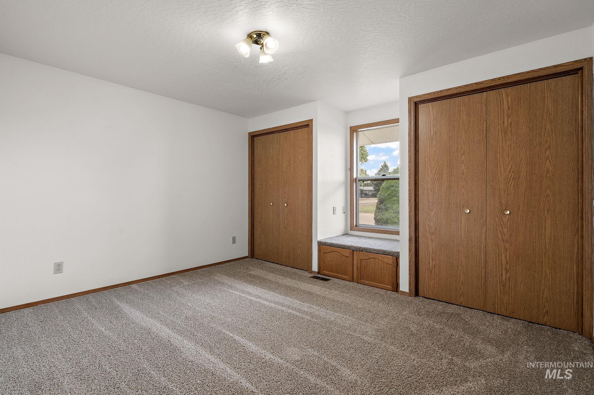 607 S State Property Photo 16