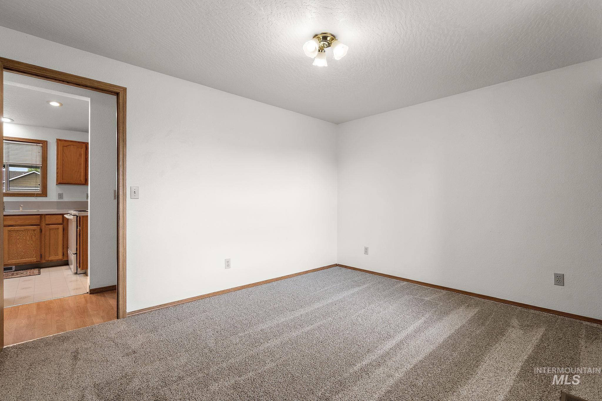 607 S State Property Photo 17