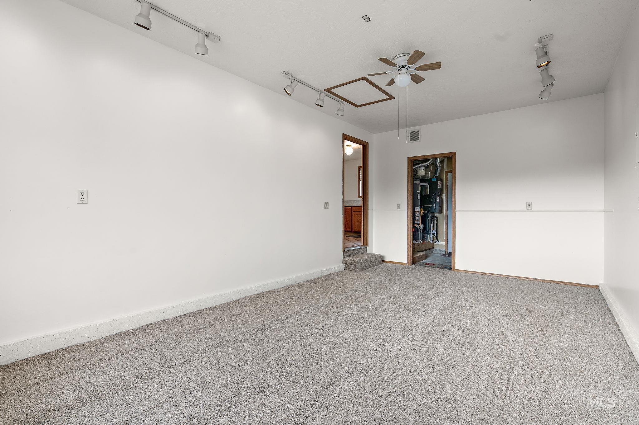 607 S State Property Photo 19
