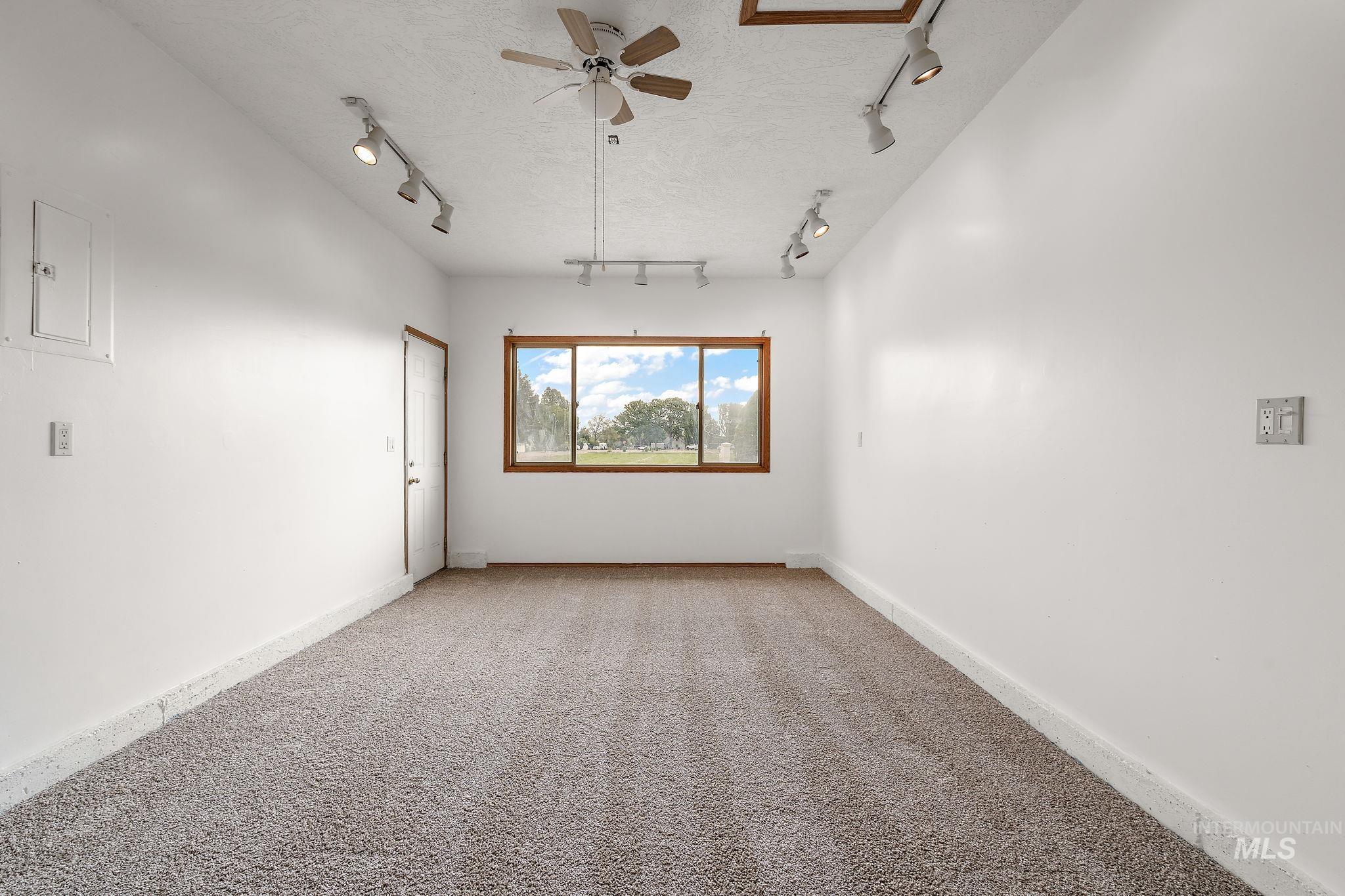 607 S State Property Photo 20