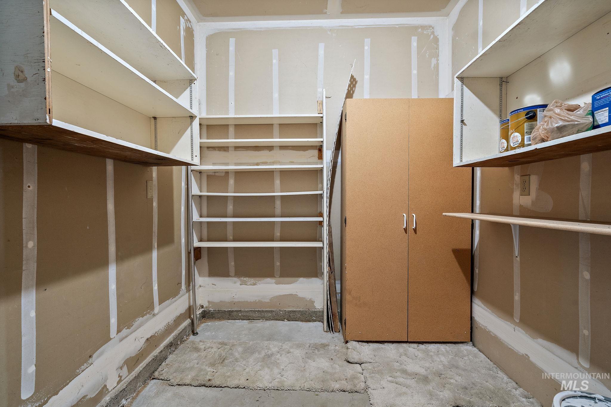 607 S State Property Photo 21