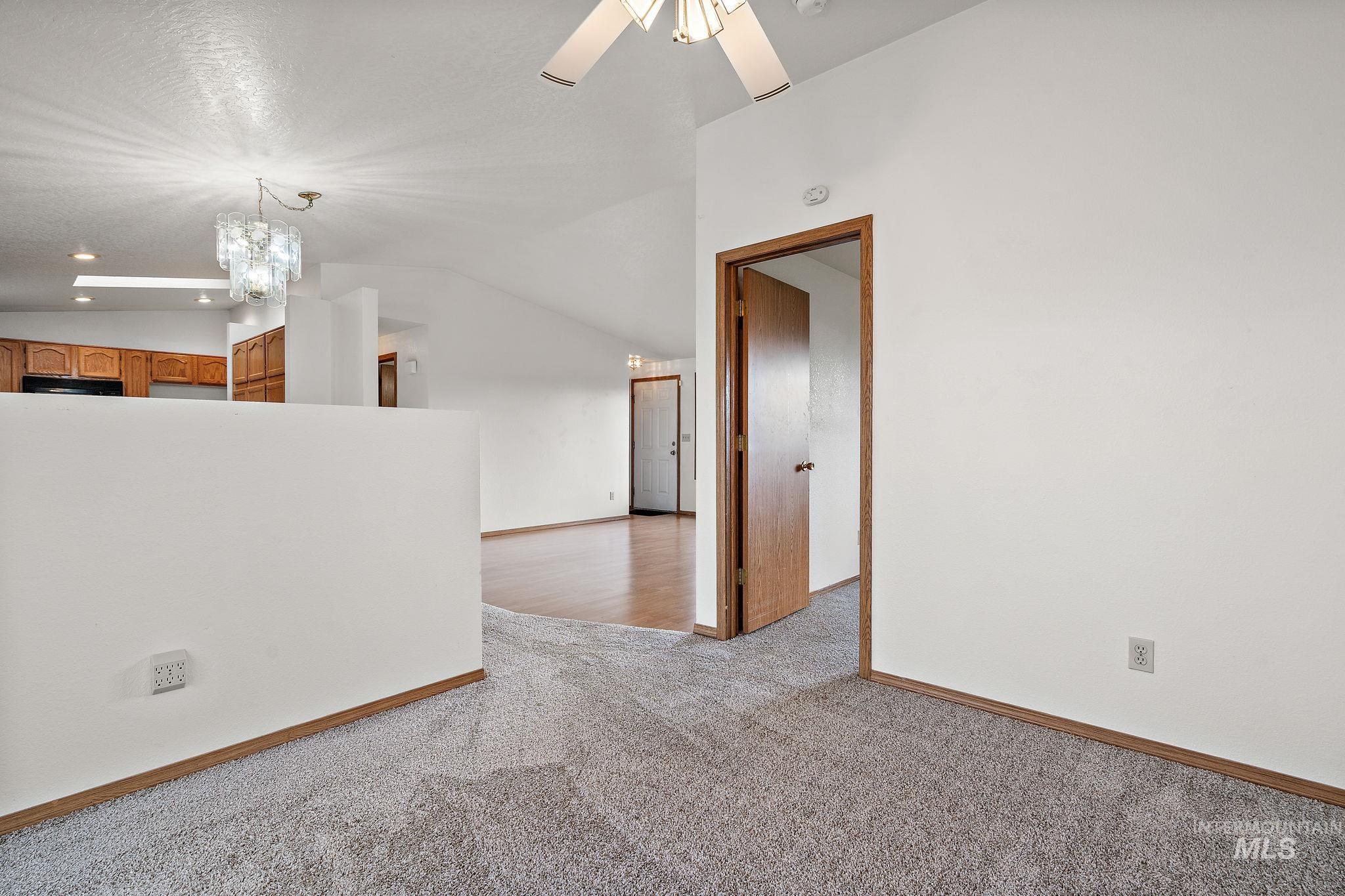 607 S State Property Photo 24