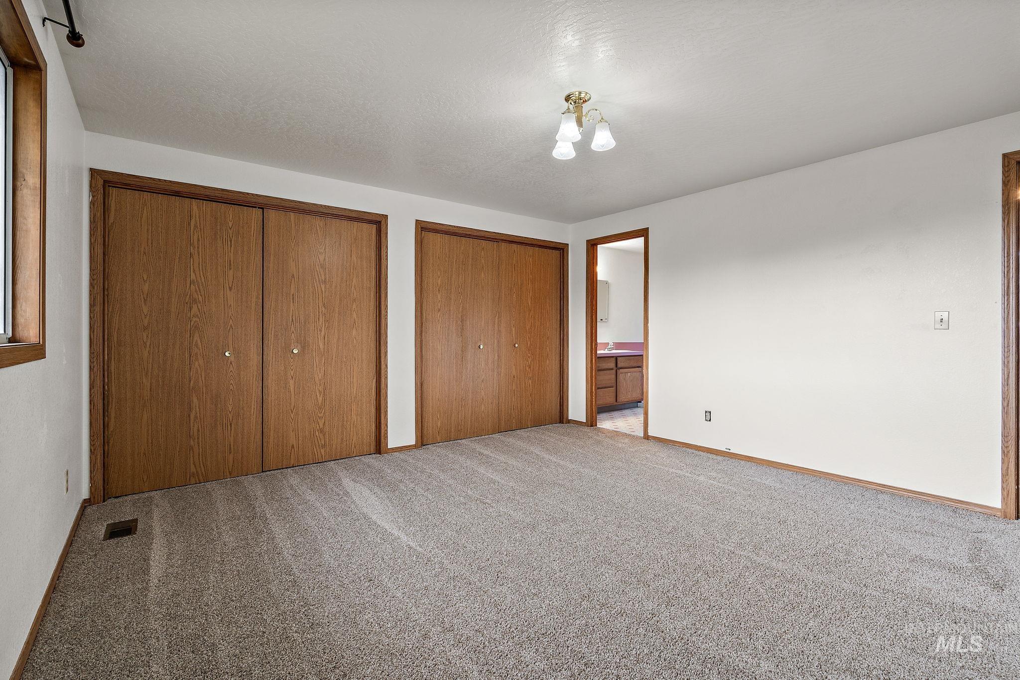607 S State Property Photo 25