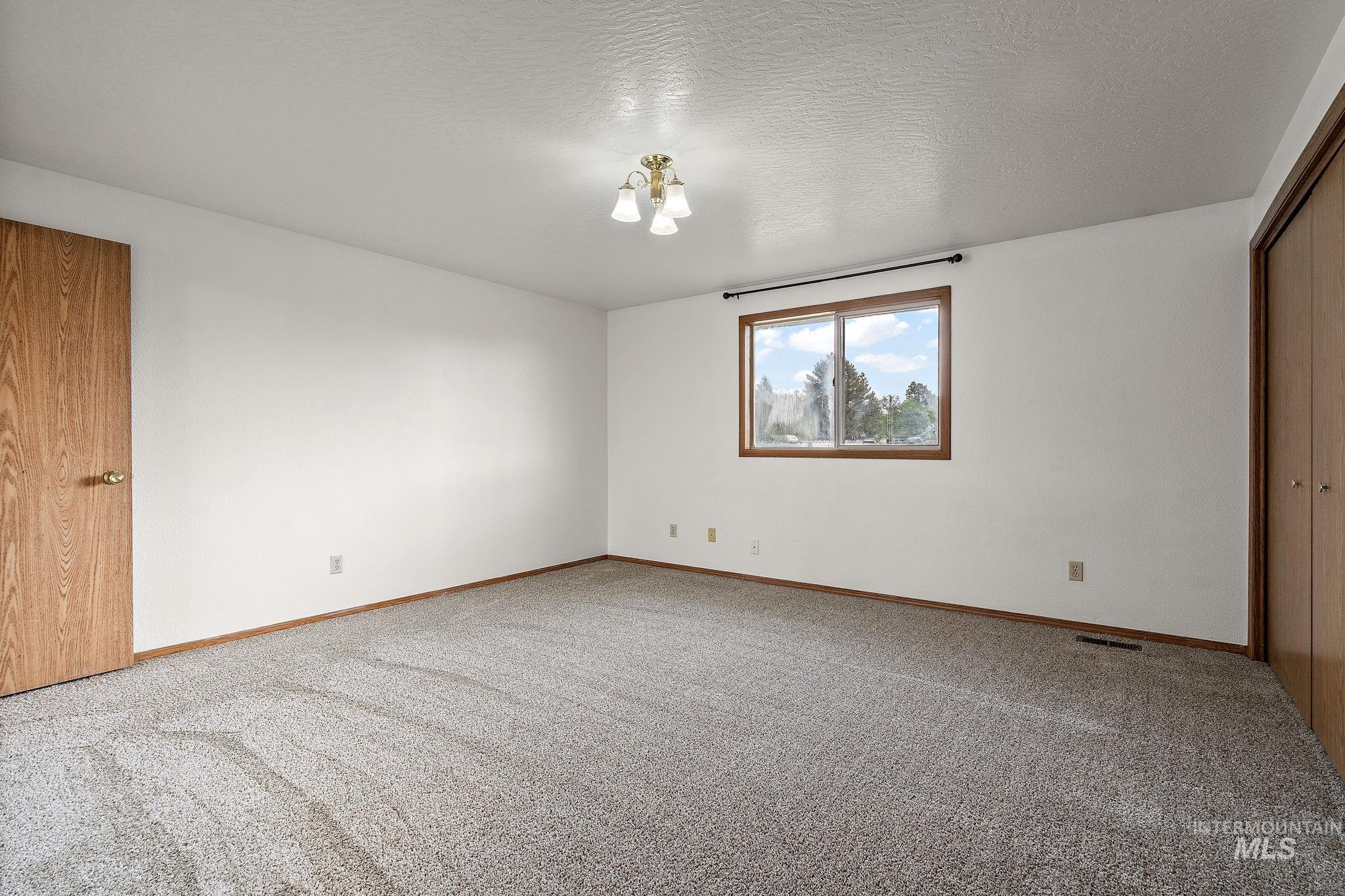 607 S State Property Photo 27