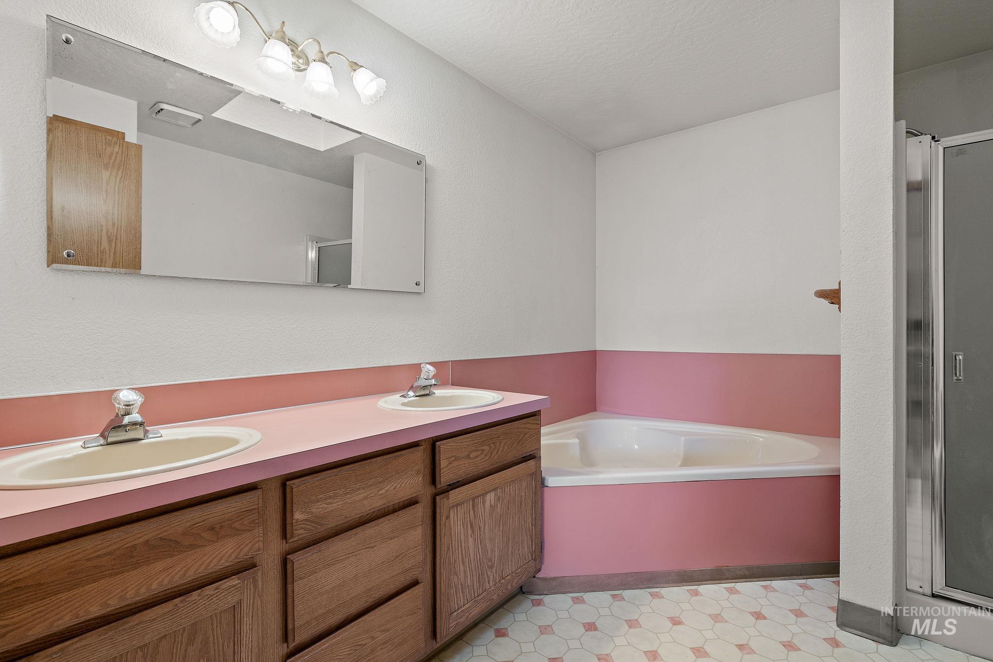 607 S State Property Photo 28