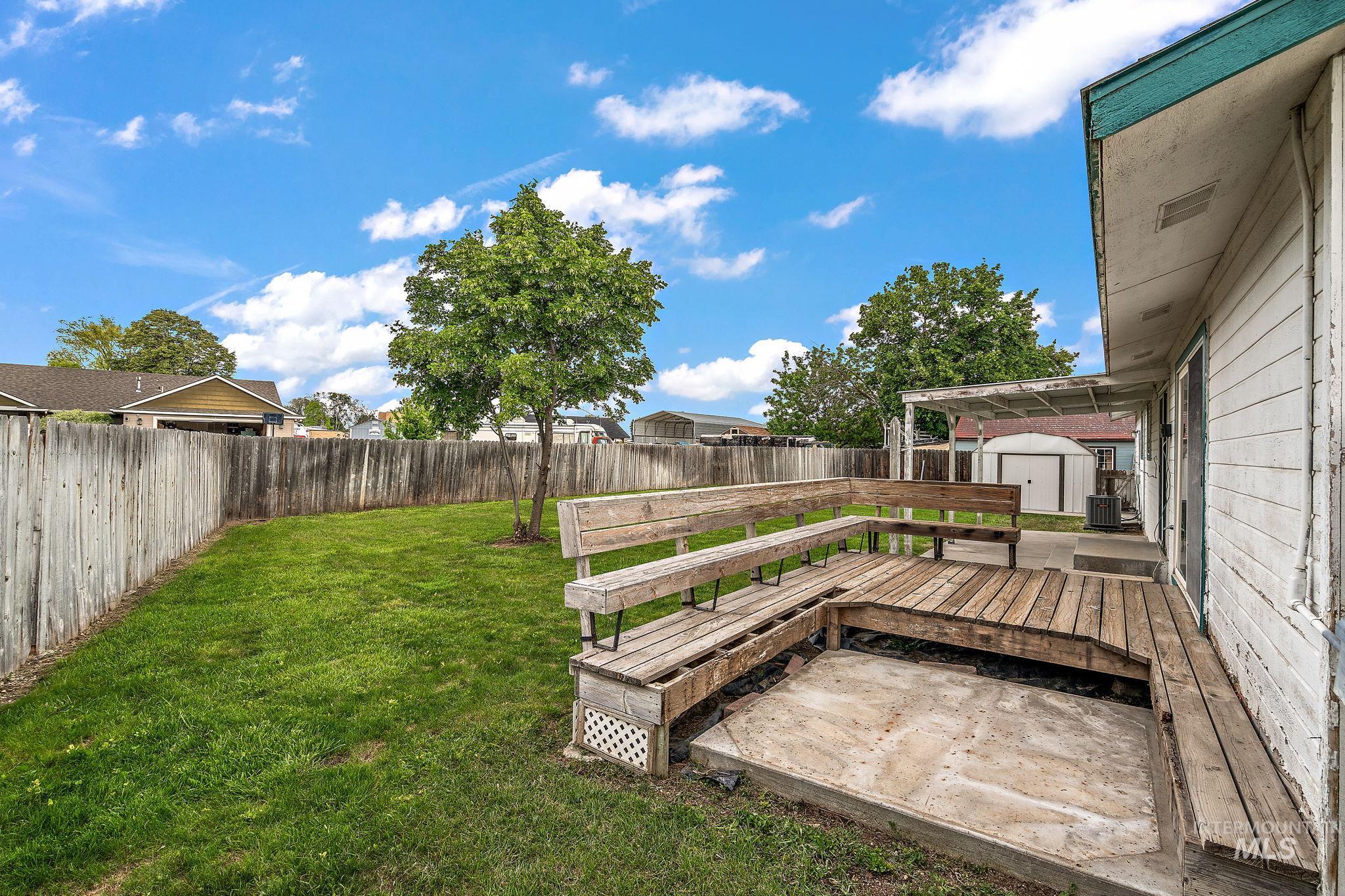 607 S State Property Photo 33