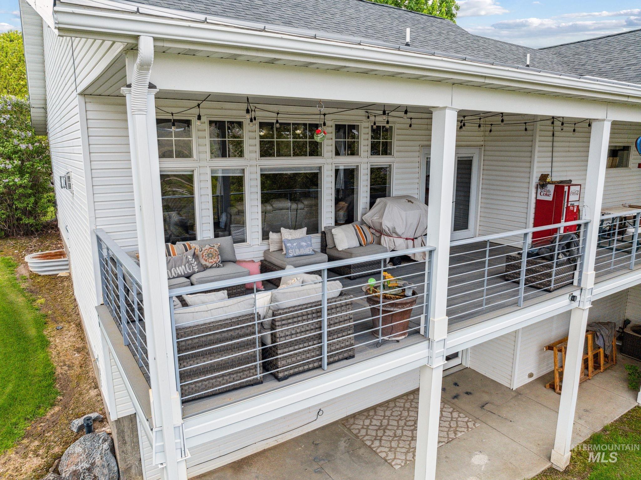 636 E Elaine Property Photo 6