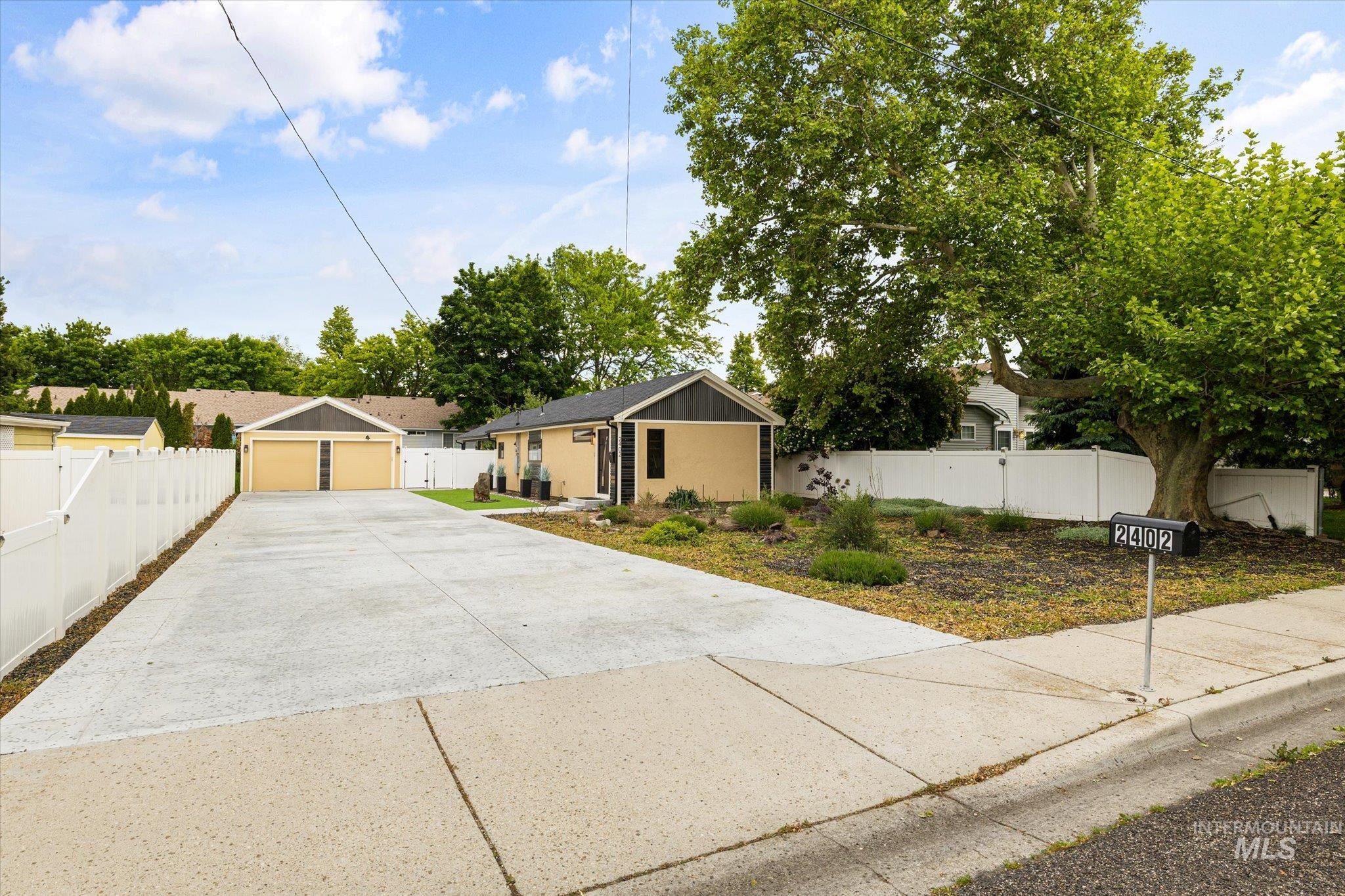 2402 Columbus Property Photo 40