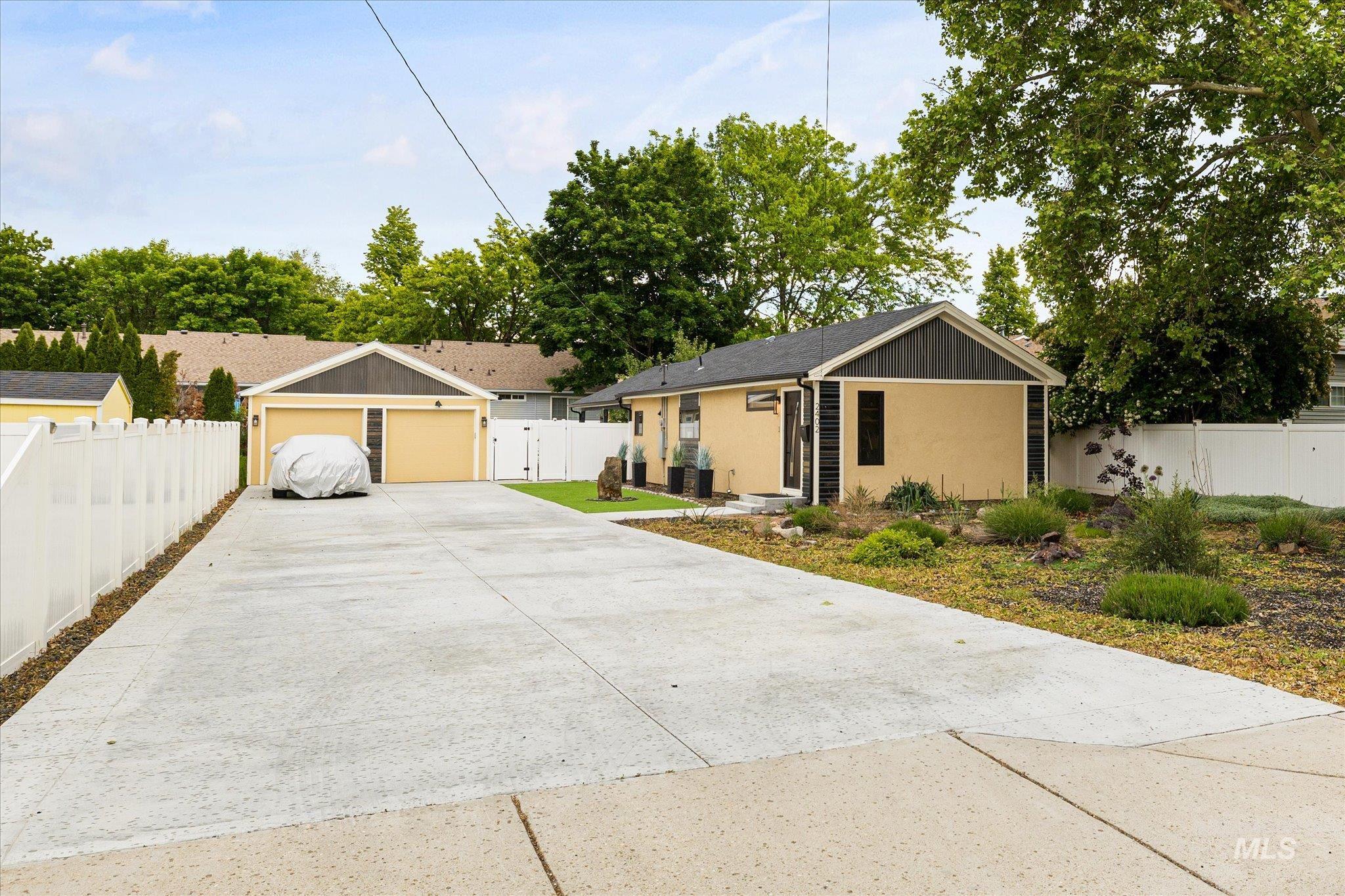 2402 Columbus Property Photo 42