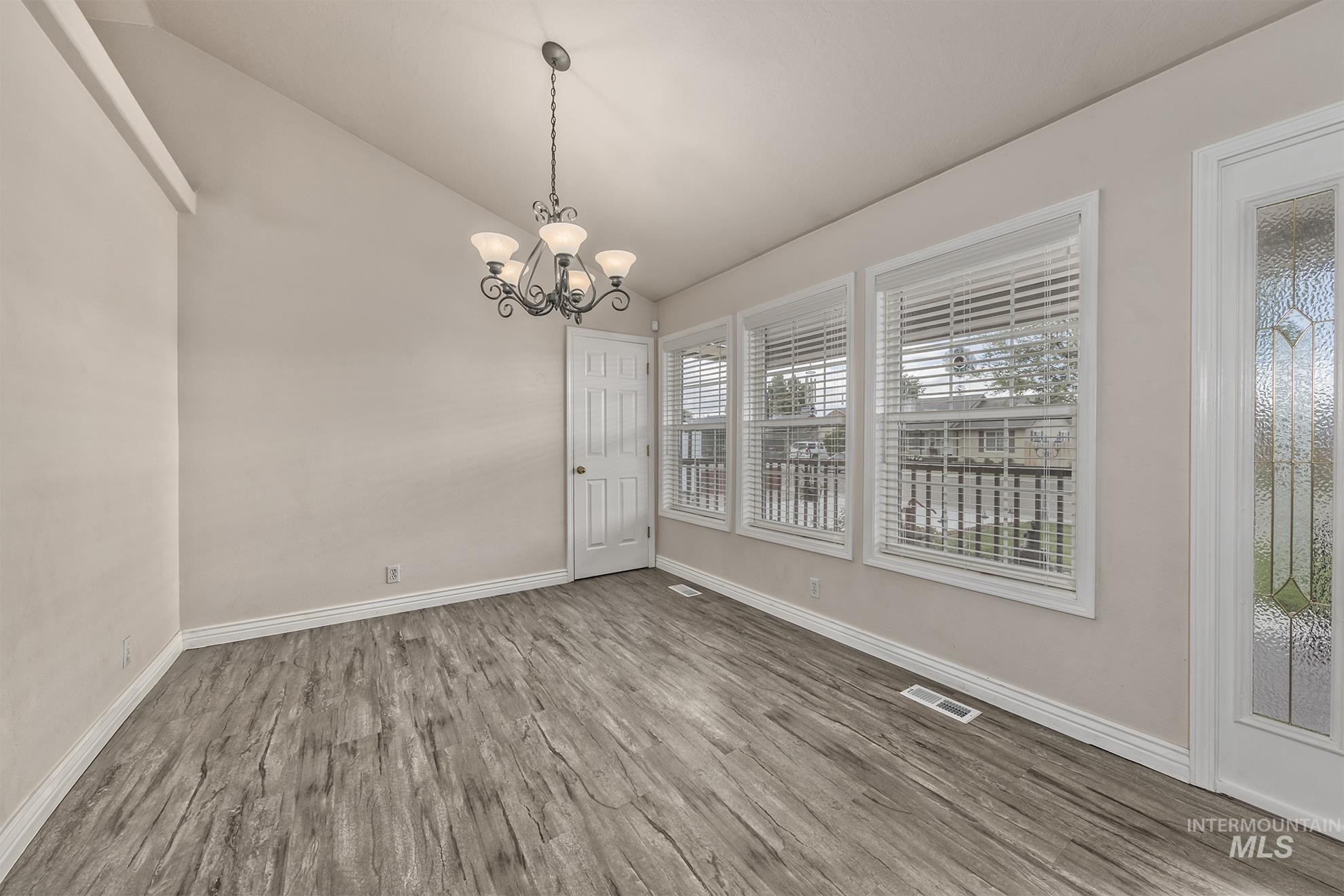 910 Jonathan Street Property Photo 7