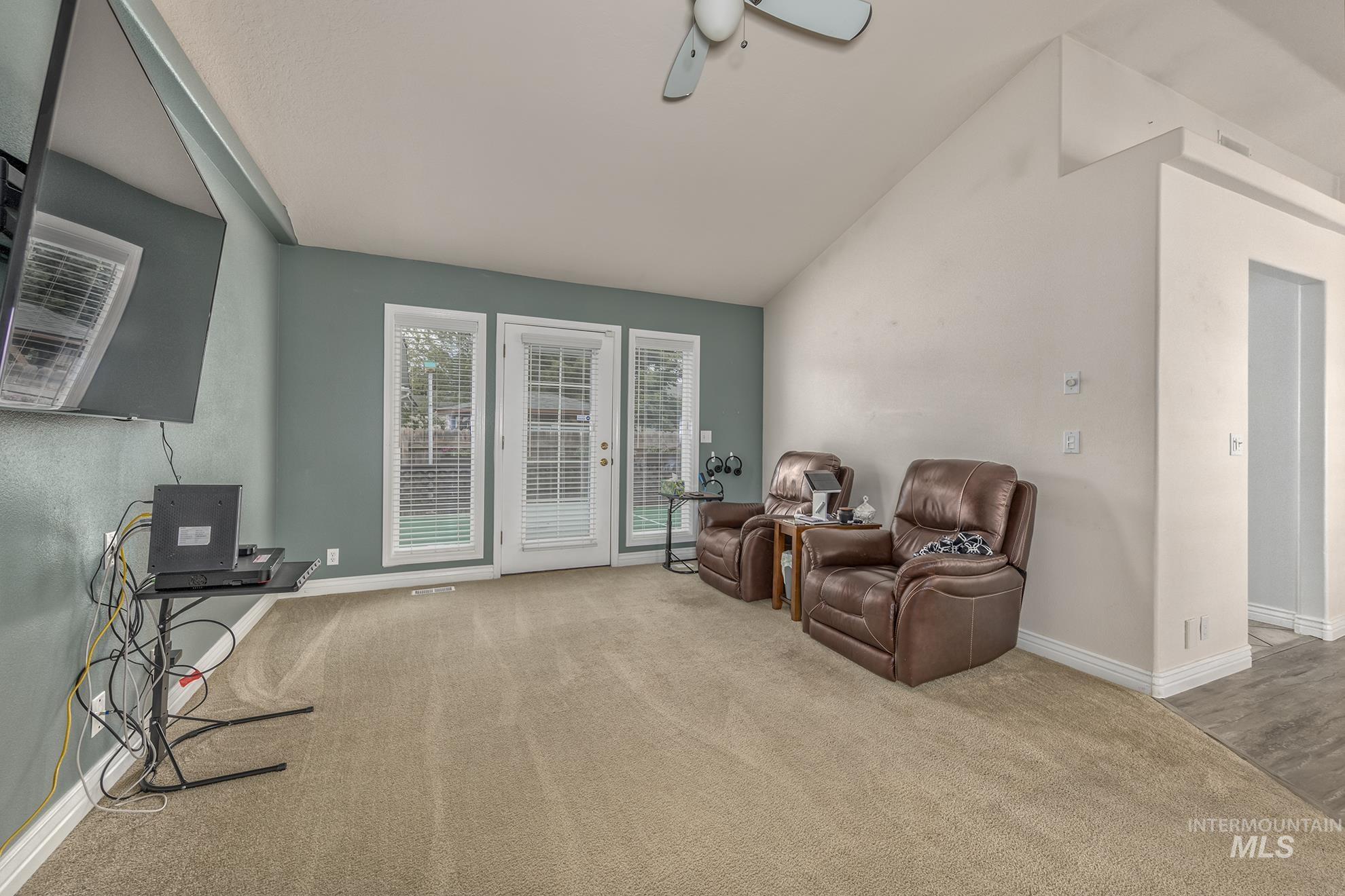 910 Jonathan Street Property Photo 13
