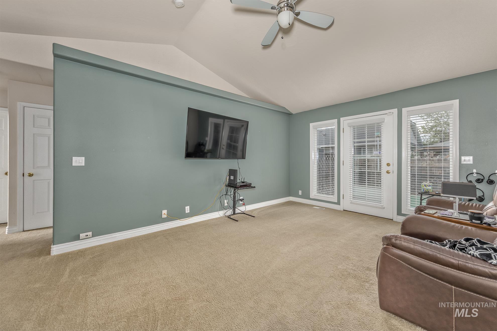 910 Jonathan Street Property Photo 14