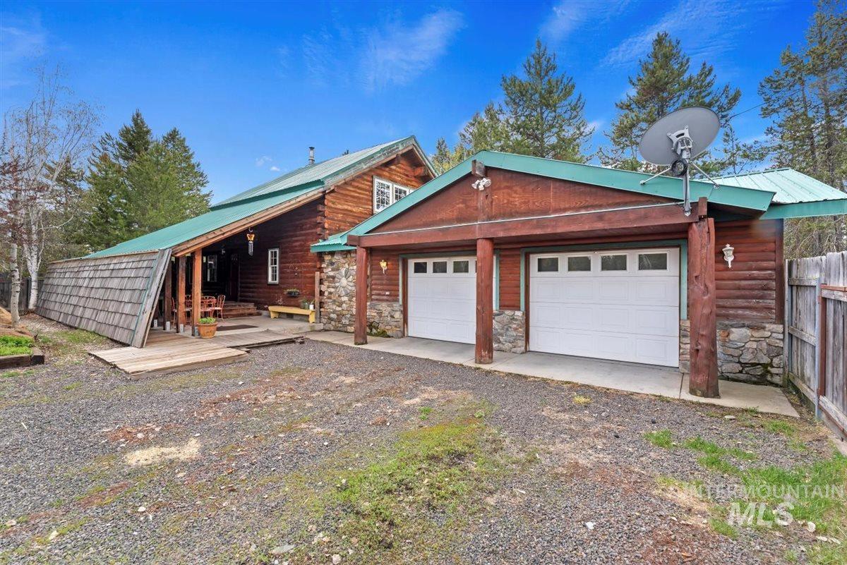 1747 W Roseberry Road Property Photo 1