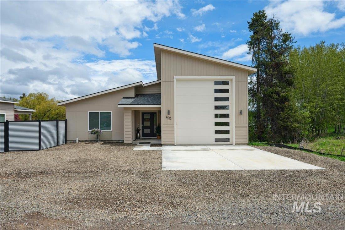 403 Antonette Cir