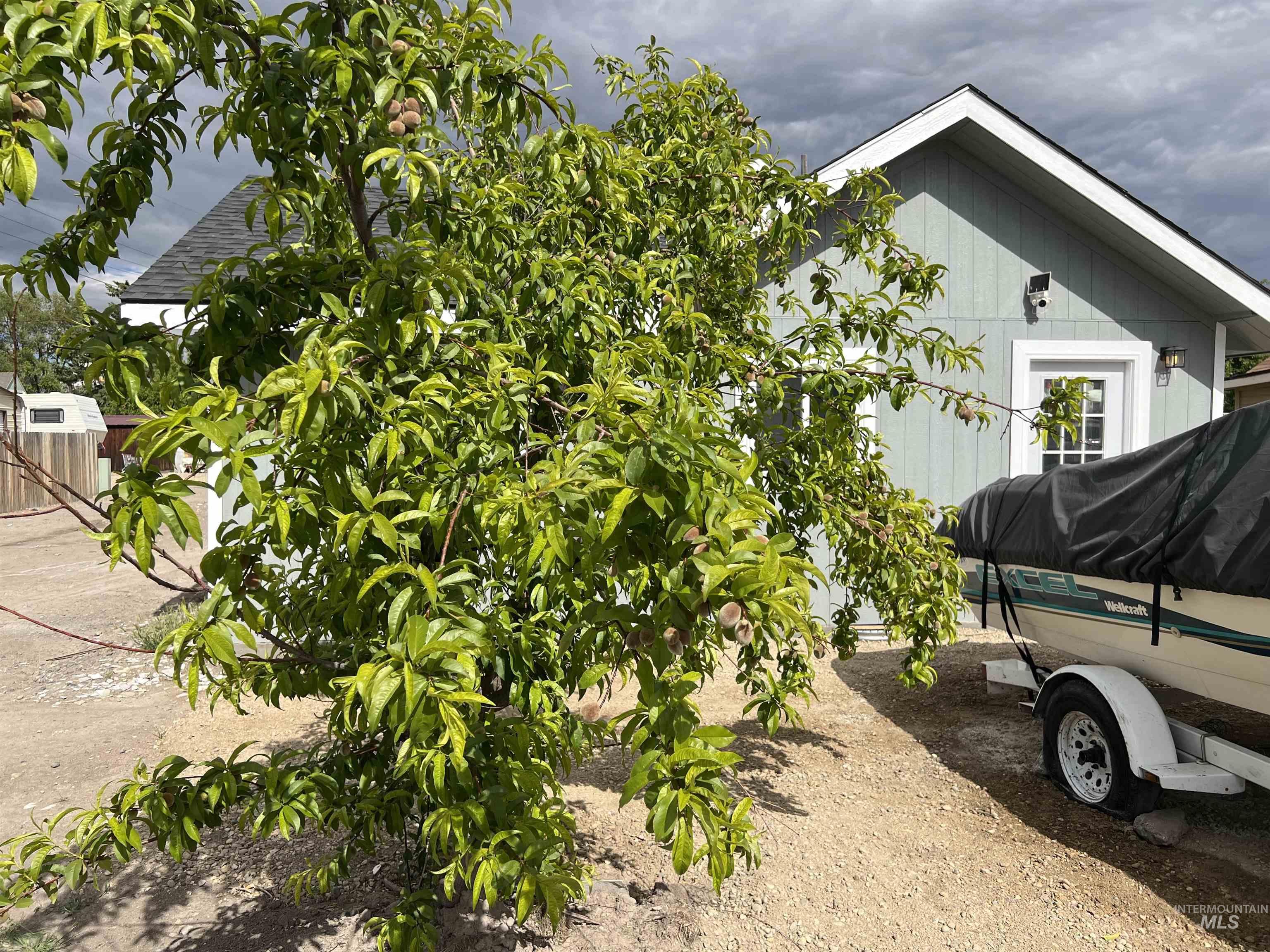 214 S 4th St Property Photo 1