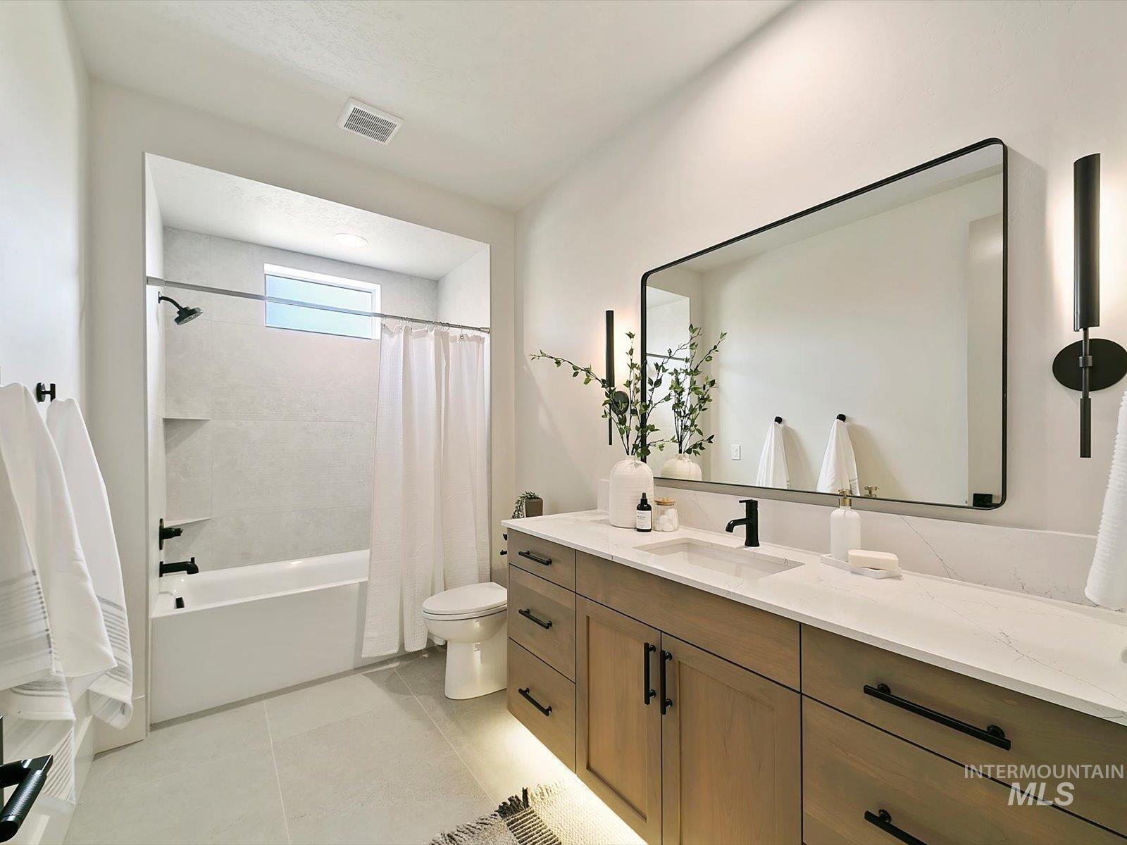 6241 W Strant St. Property Photo 37
