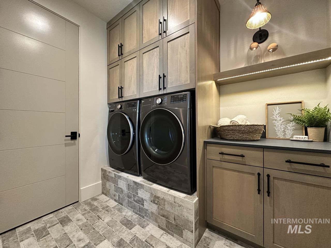 6241 W Strant St. Property Photo 40