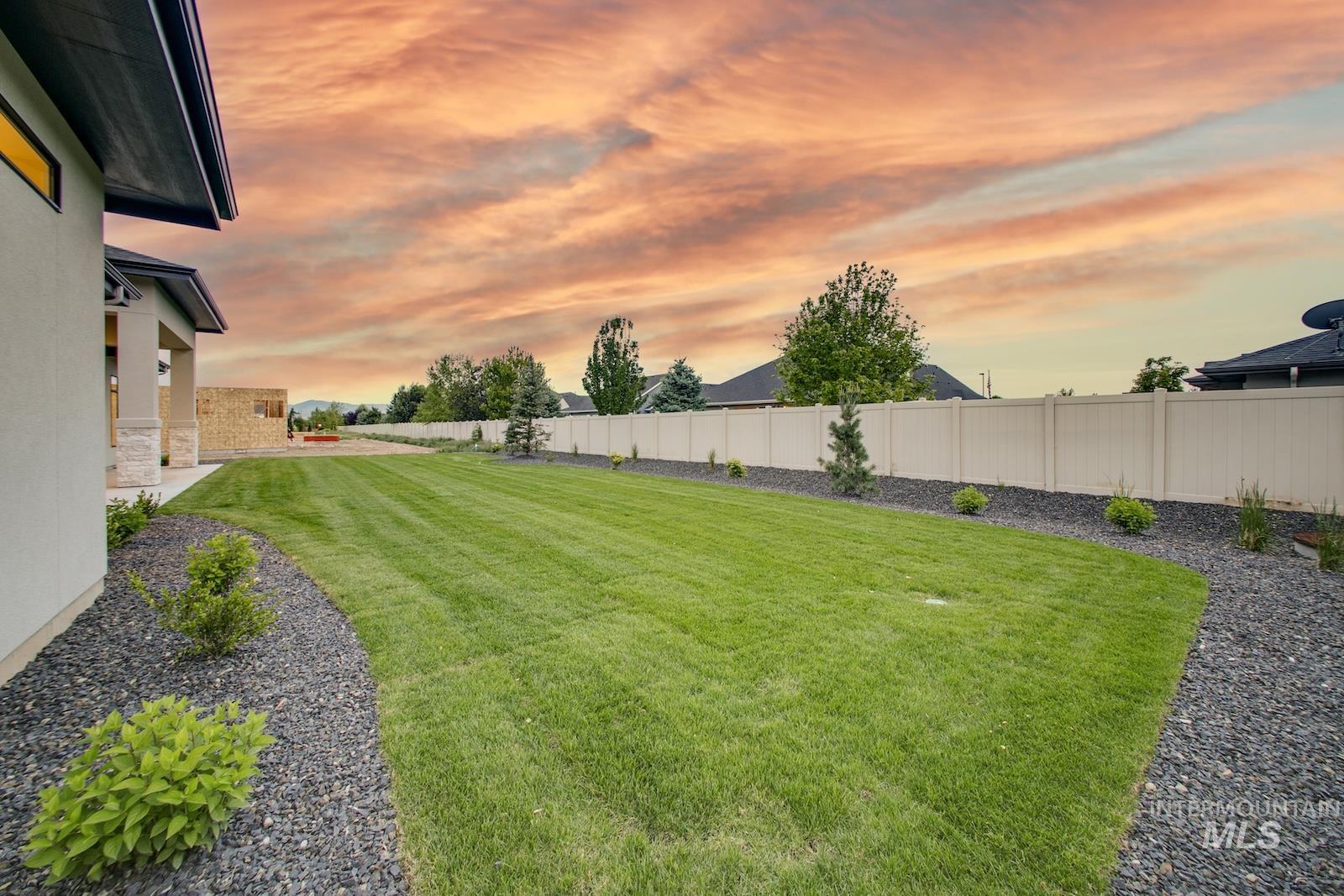 6241 W Strant St. Property Photo 45