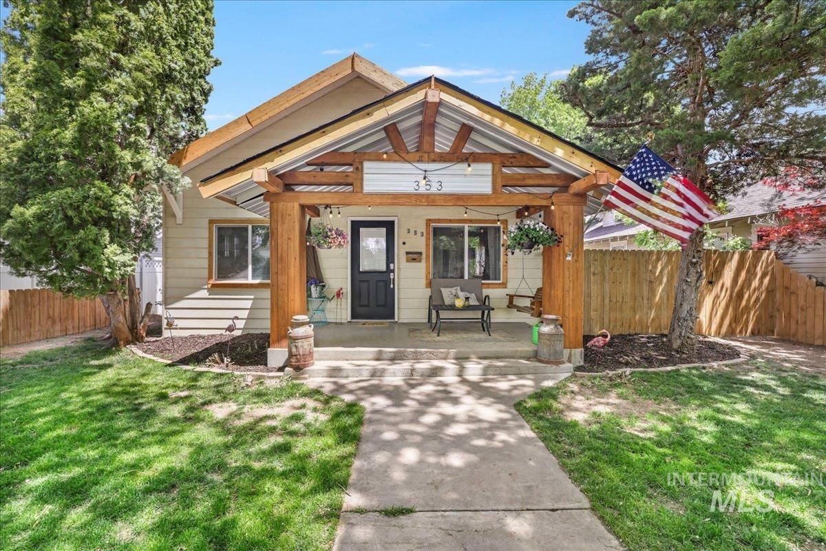 353 7th Avenue East Property Photo