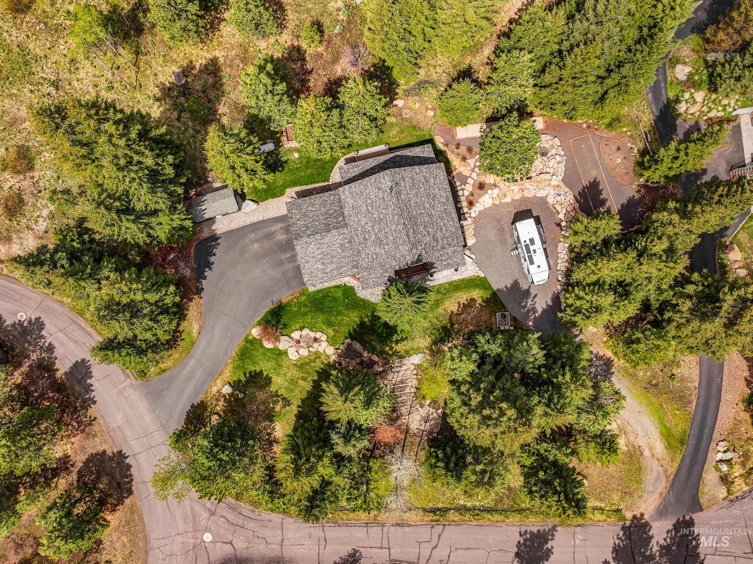 1611 Woodhaven Lane Property Photo 5