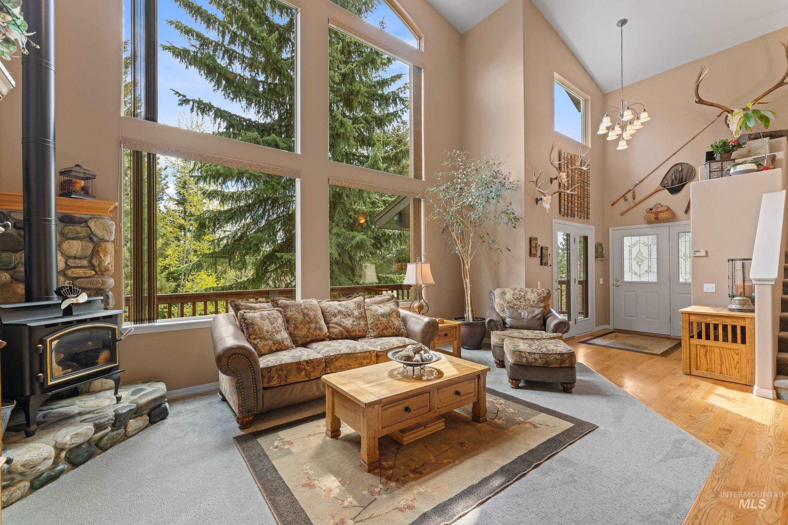 1611 Woodhaven Lane Property Photo 9