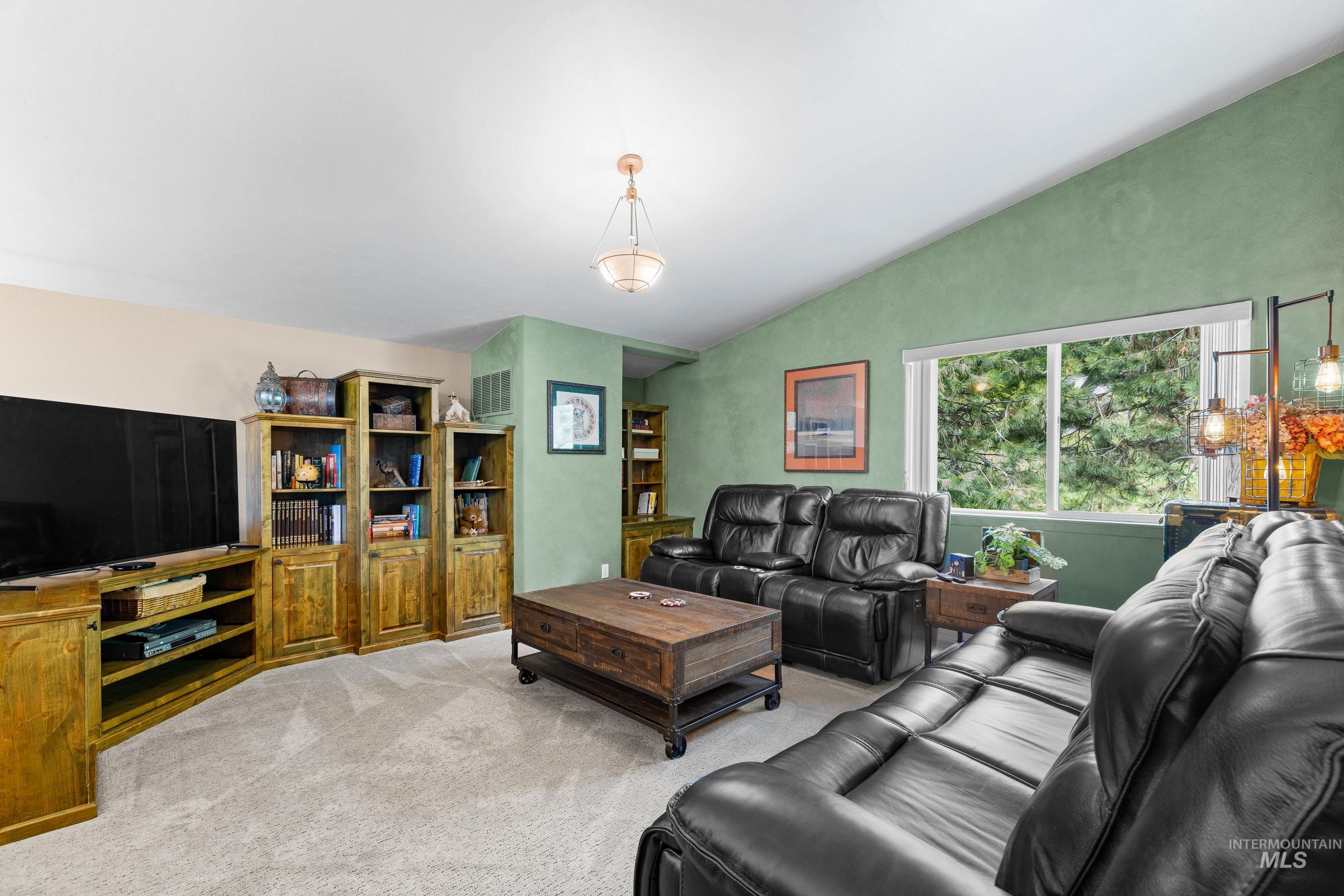 1611 Woodhaven Lane Property Photo 21