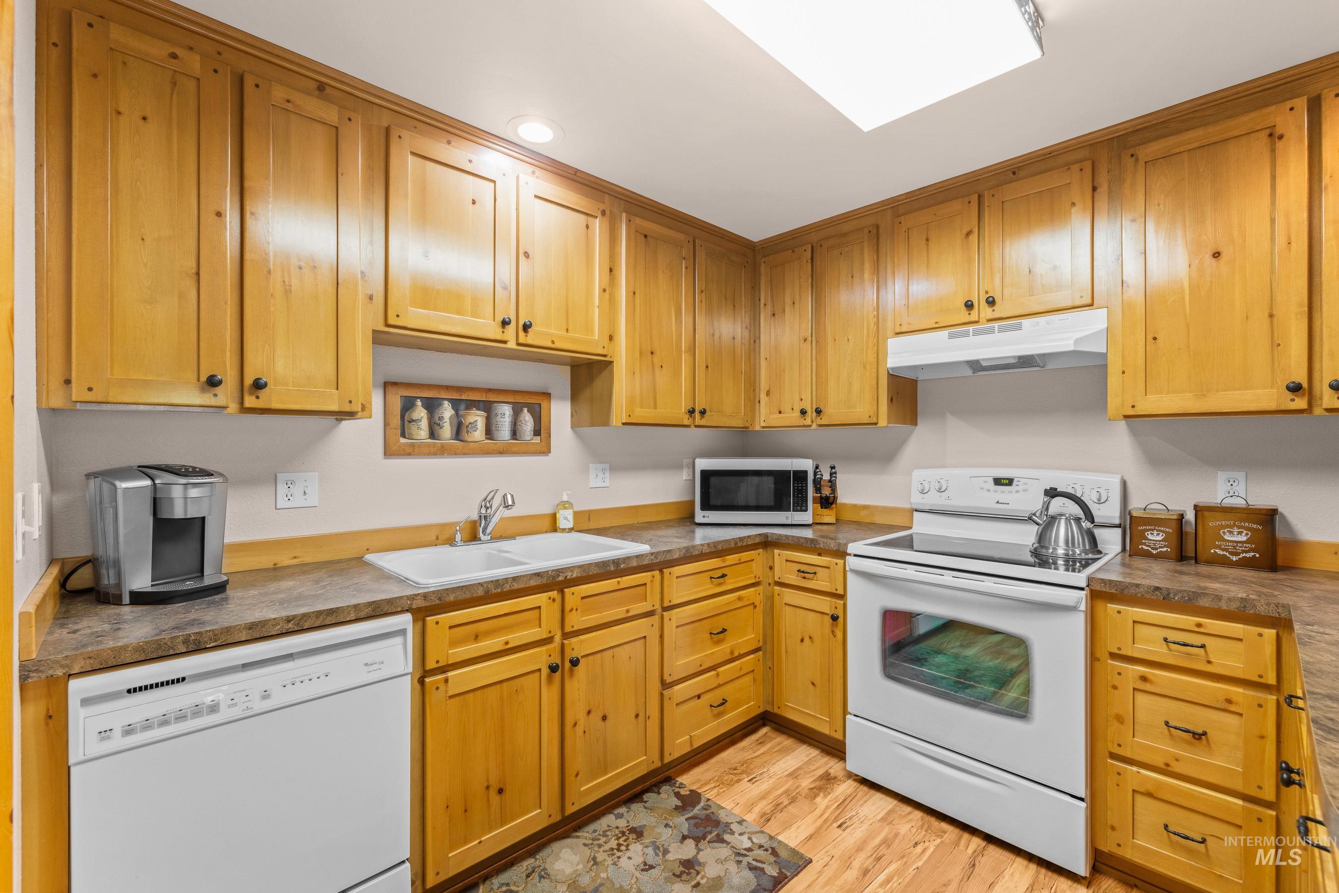 1611 Woodhaven Lane Property Photo 36