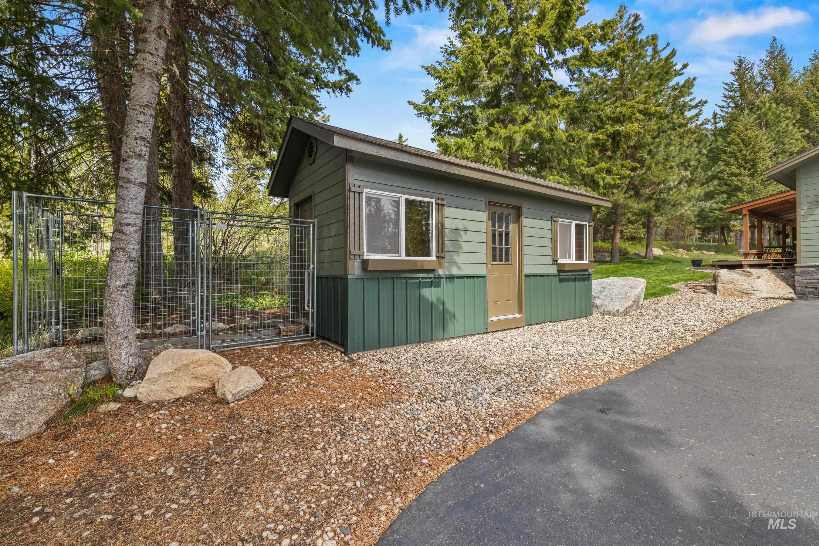 1611 Woodhaven Lane Property Photo 47