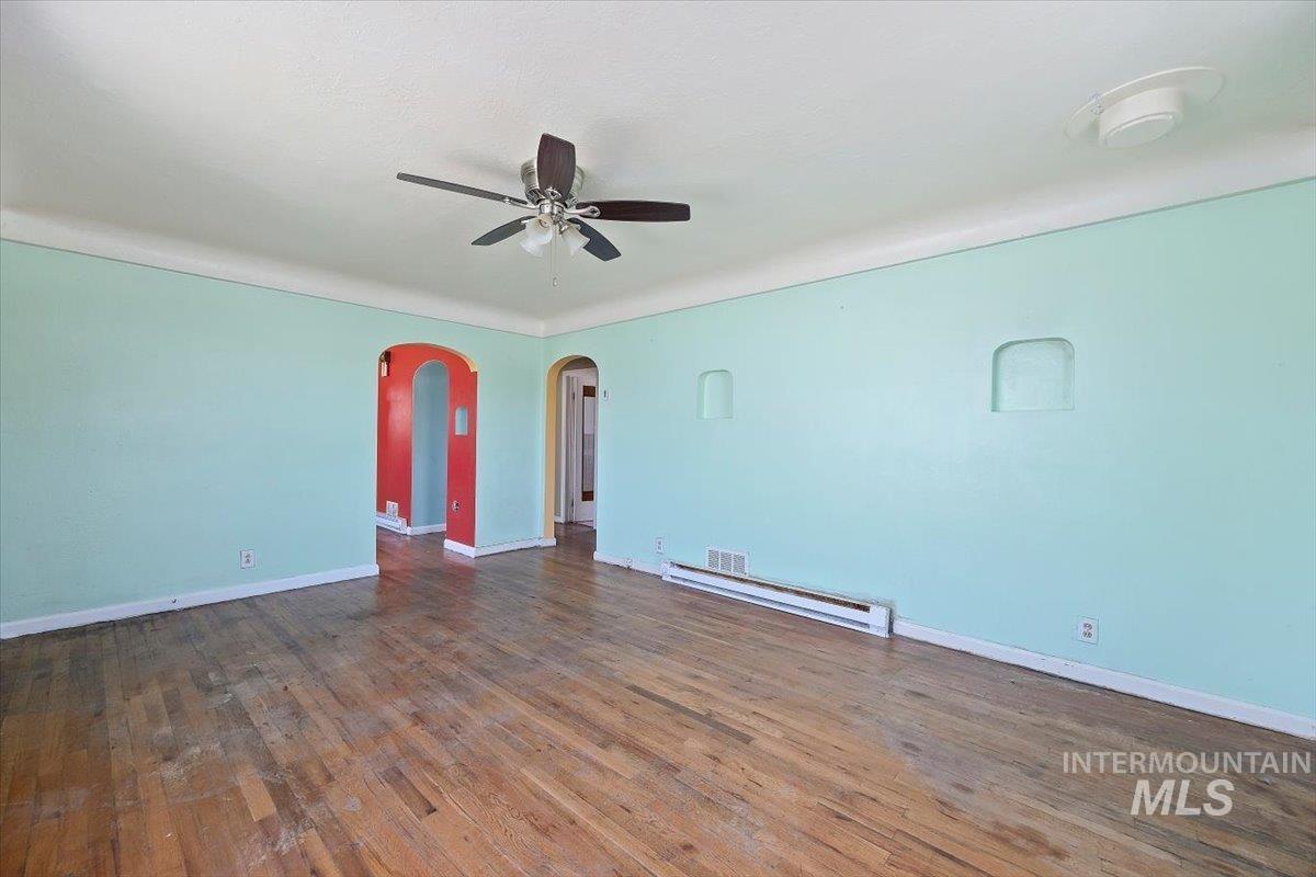 359 Falls Ave W Property Photo 7