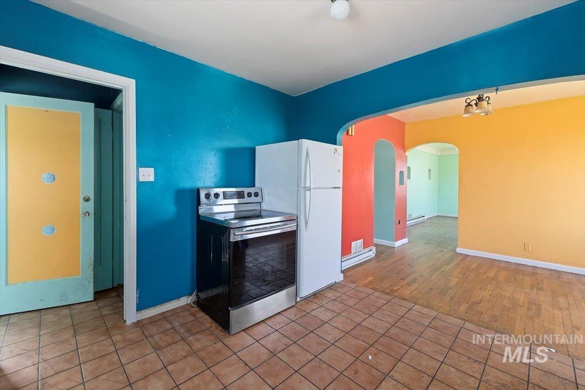 359 Falls Ave W Property Photo 14