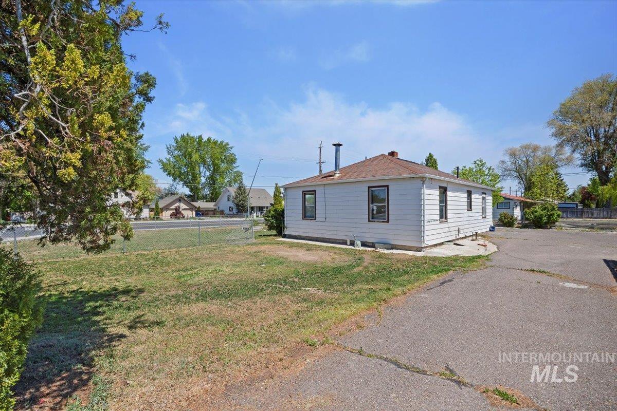 359 Falls Ave W Property Photo 22