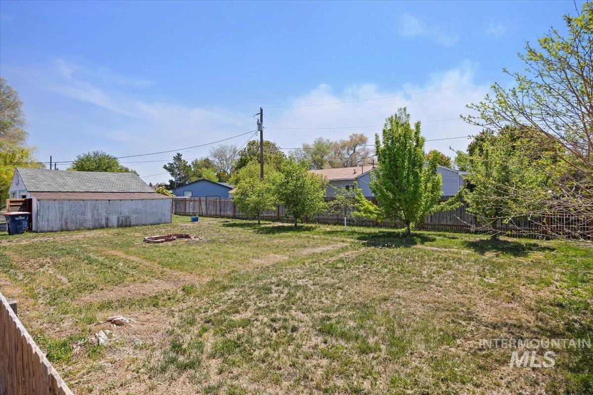 359 Falls Ave W Property Photo 24