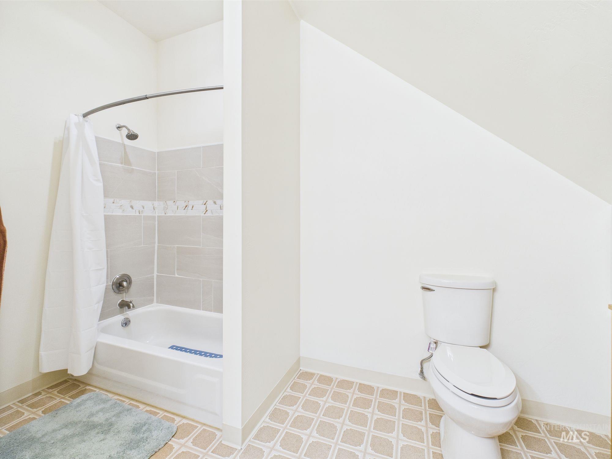 19 Hack Ln Property Photo 34