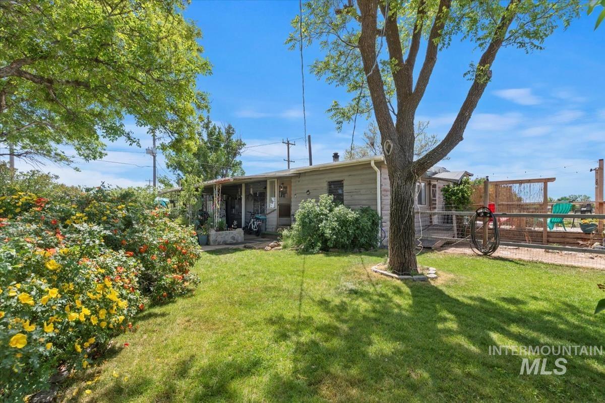 764 Nw Beaman St Property Photo 9
