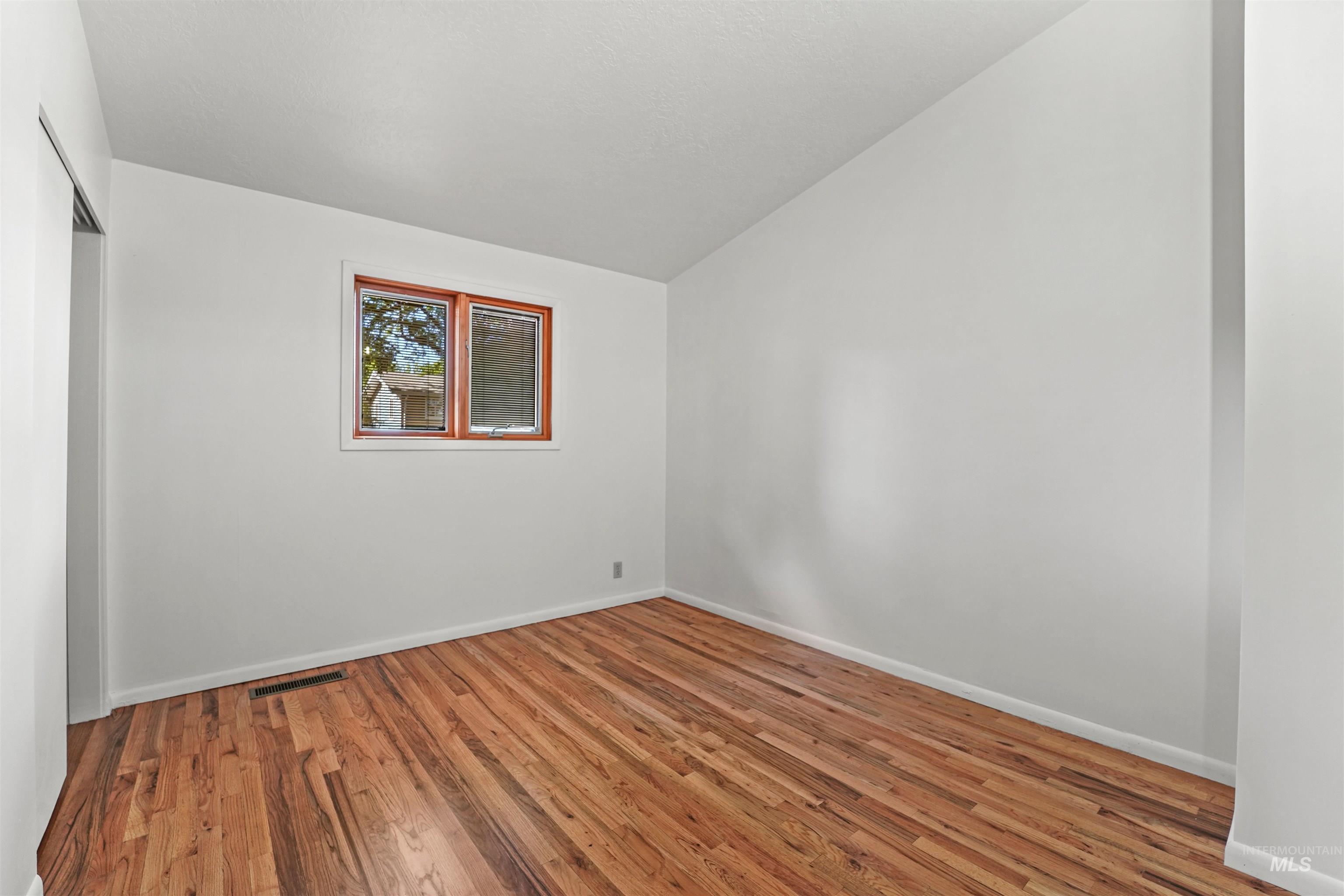 1913 W Suncrest Dr Property Photo 13