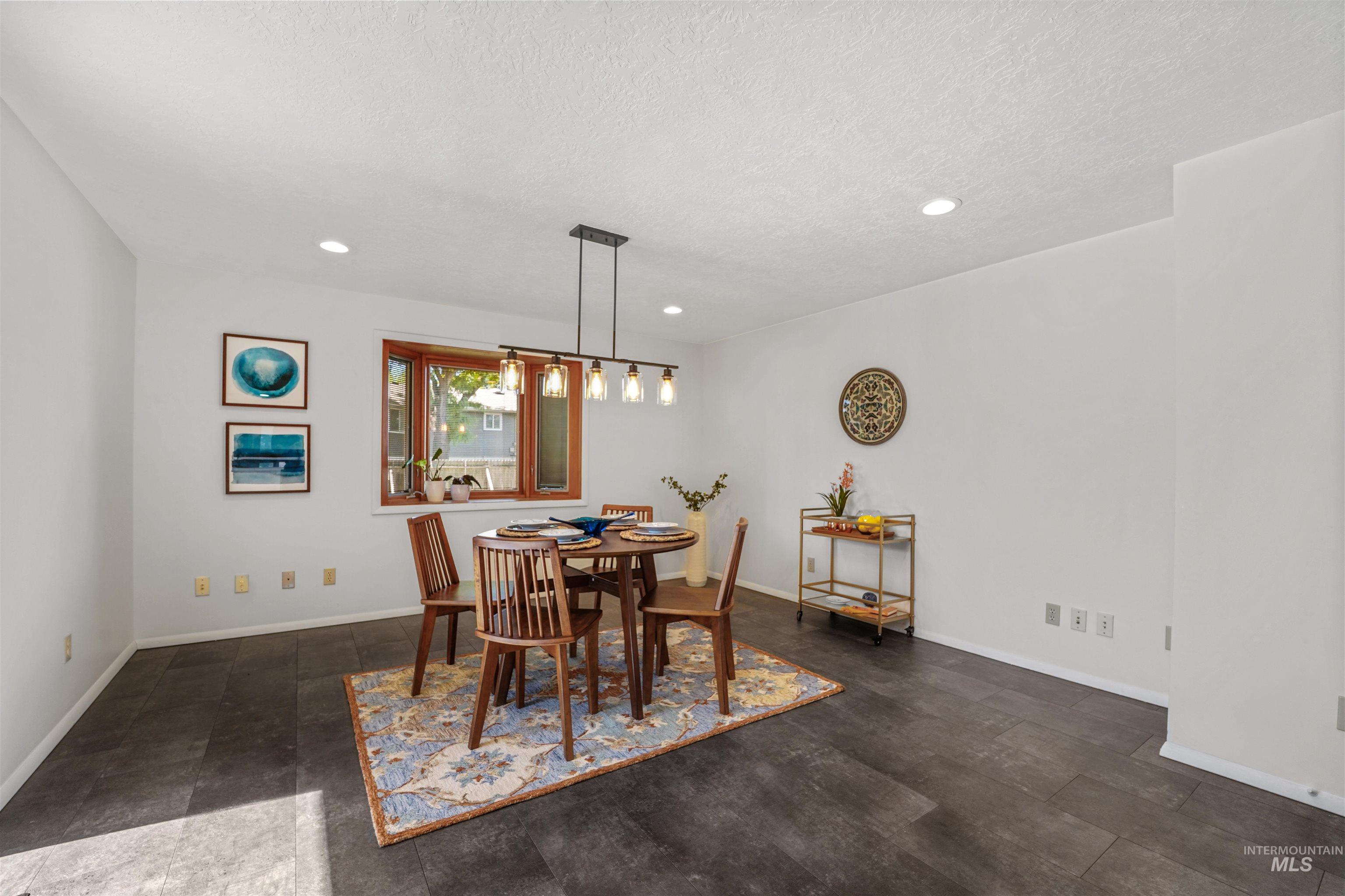 1913 W Suncrest Dr Property Photo 19
