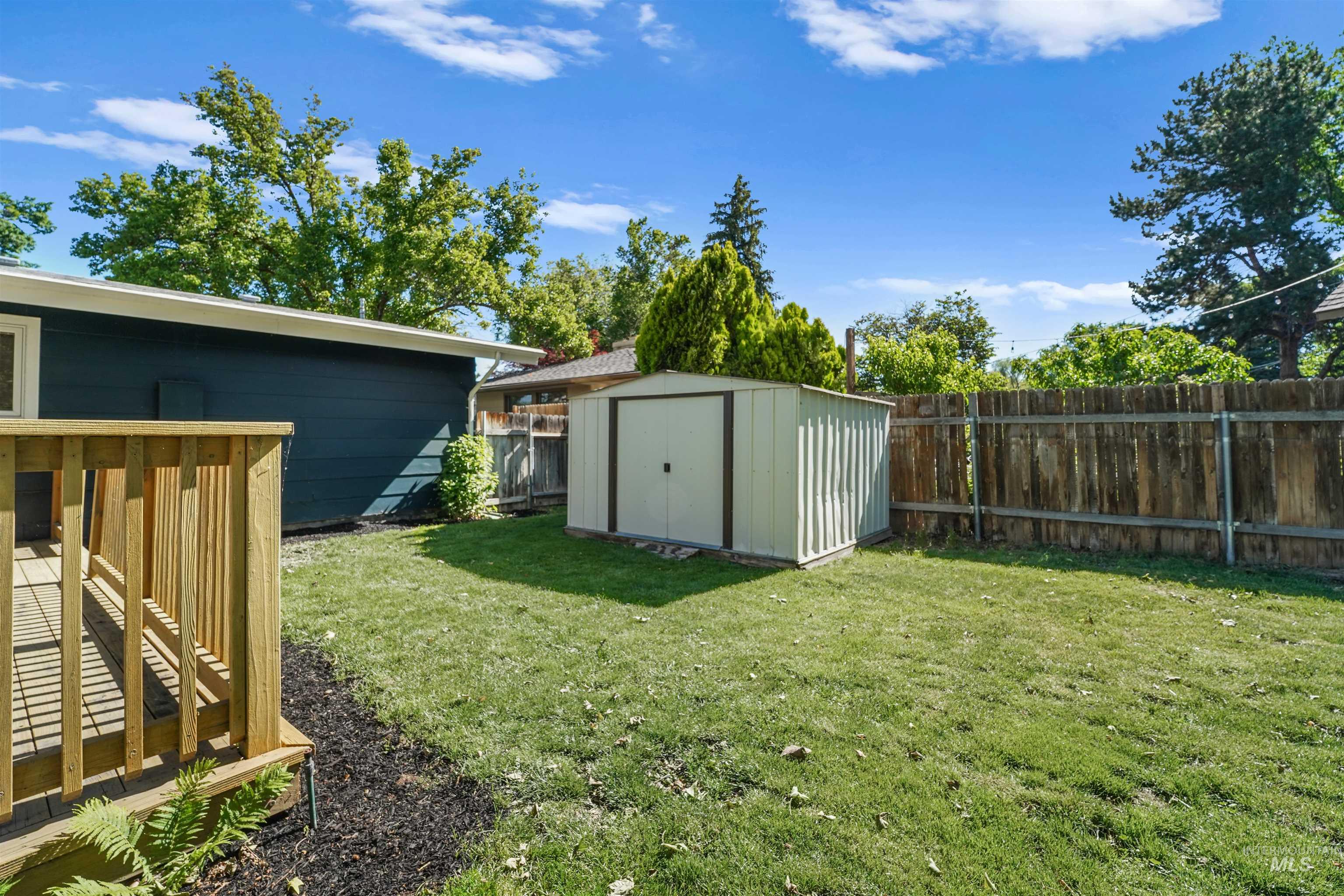 1913 W Suncrest Dr Property Photo 35