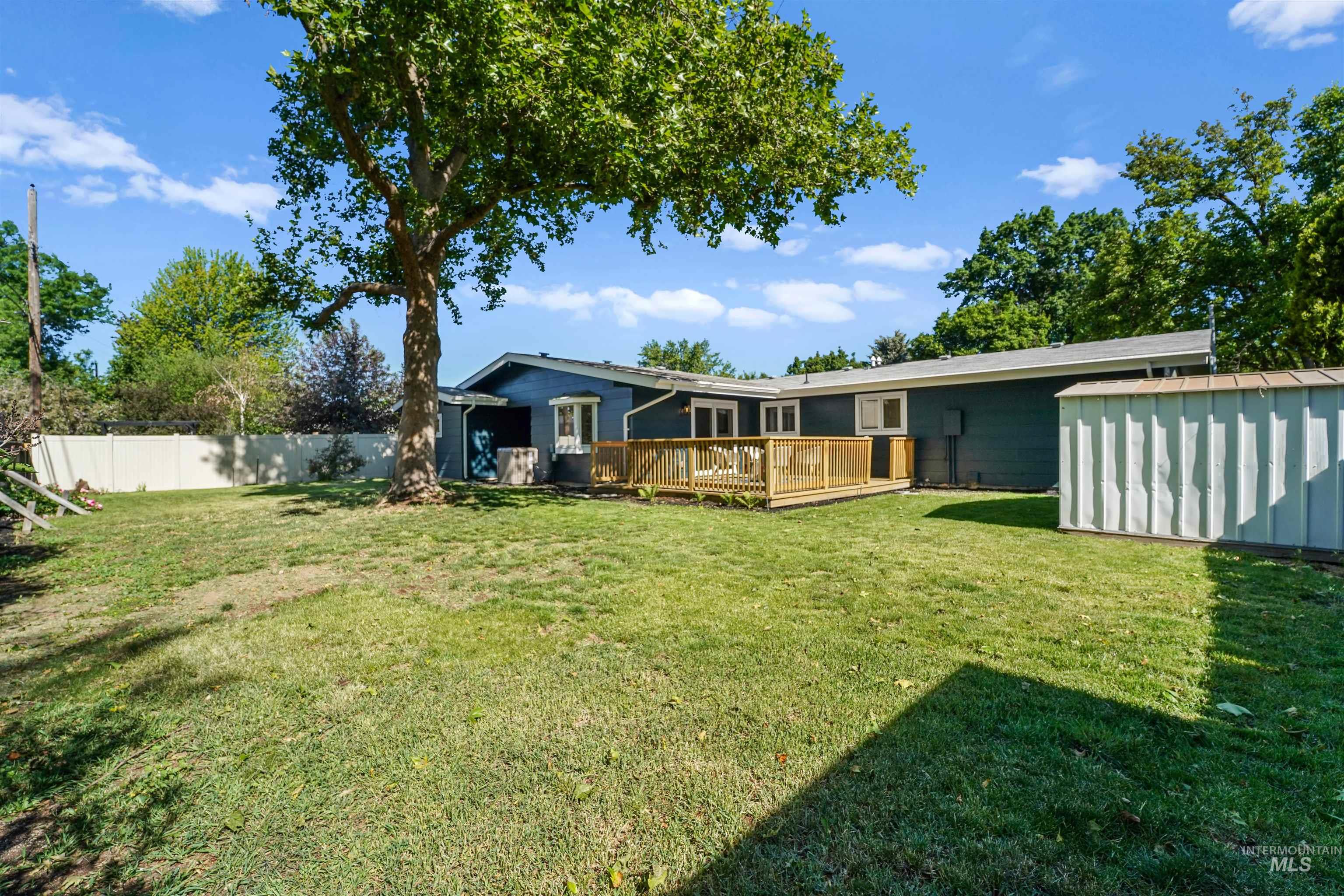 1913 W Suncrest Dr Property Photo 36