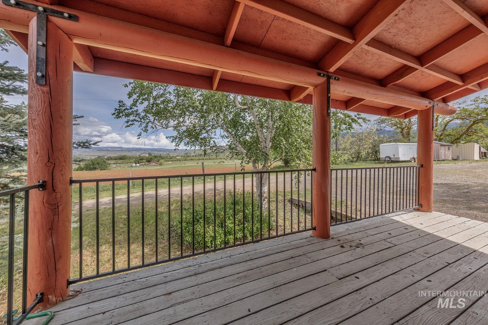 2445 Orchard Rd Property Photo 2