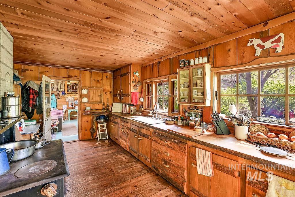 559 Kessler Creek Rd Property Photo 10