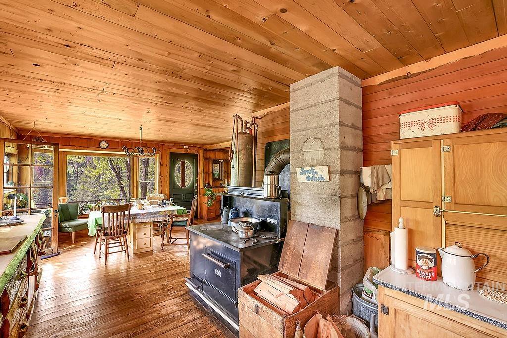 559 Kessler Creek Rd Property Photo 11