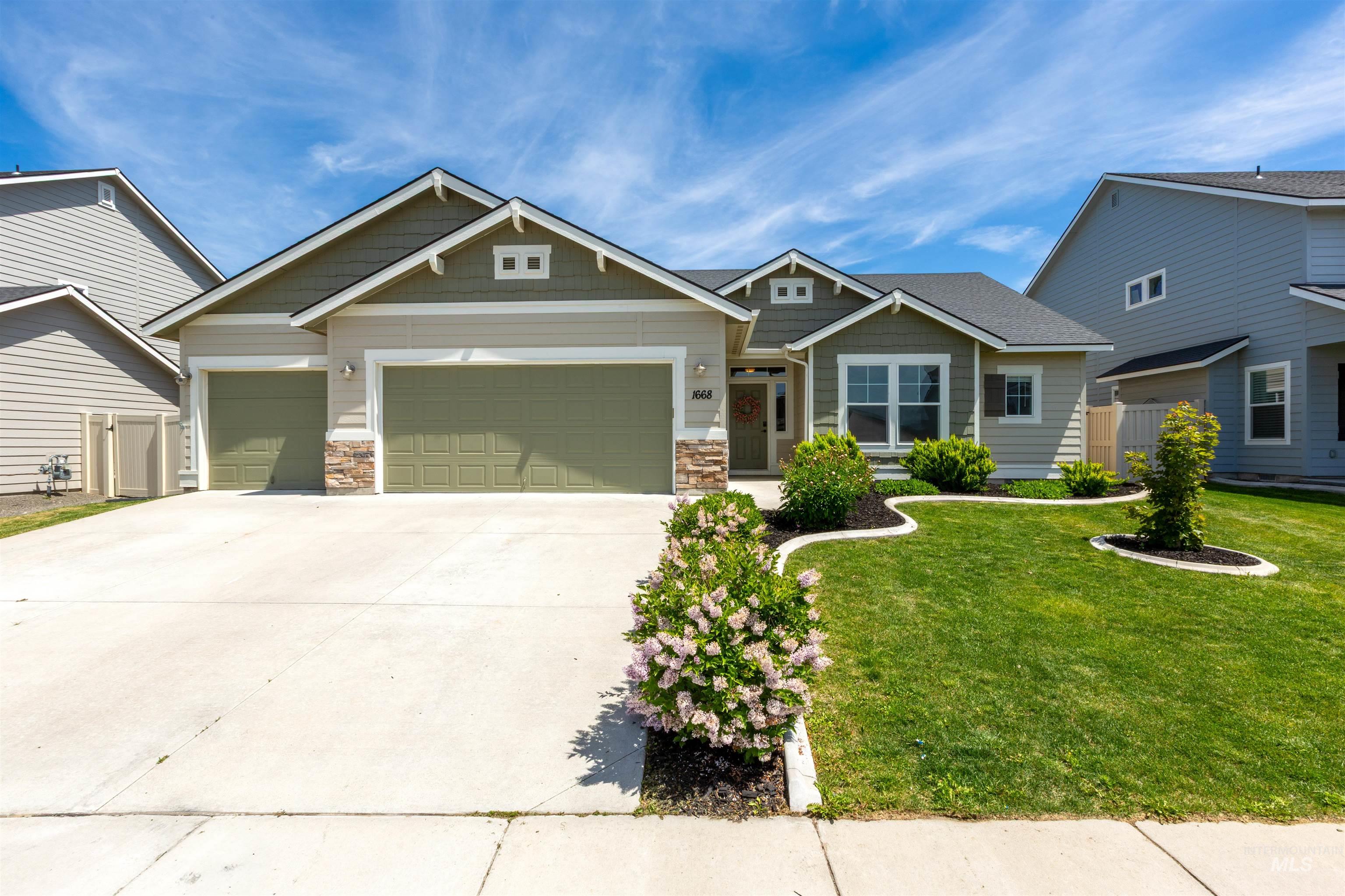 1668 N Veridian Property Photo 1