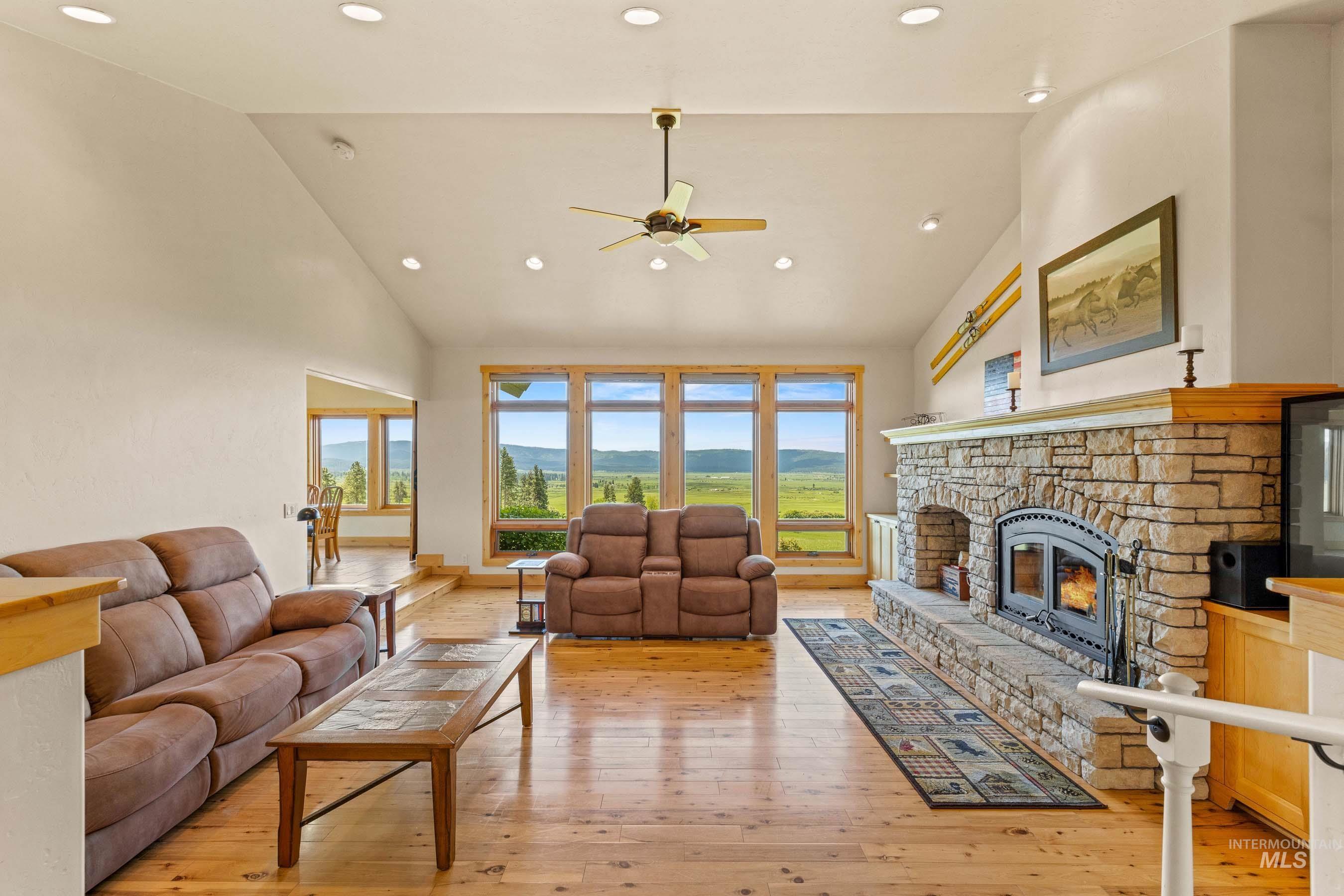 3306 Walking Horse Circle Property Photo 6