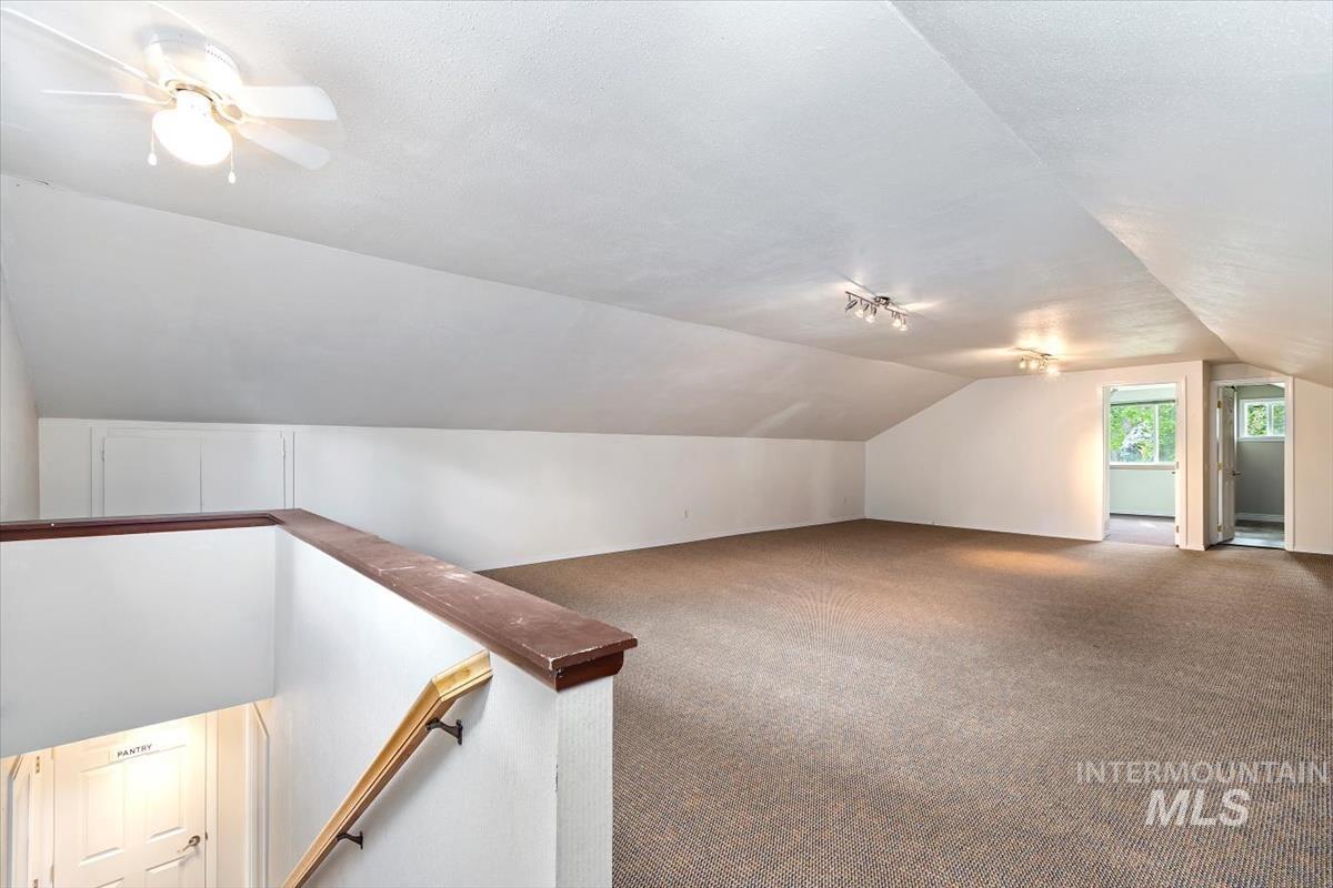 7301 W Diamond St Property Photo 3