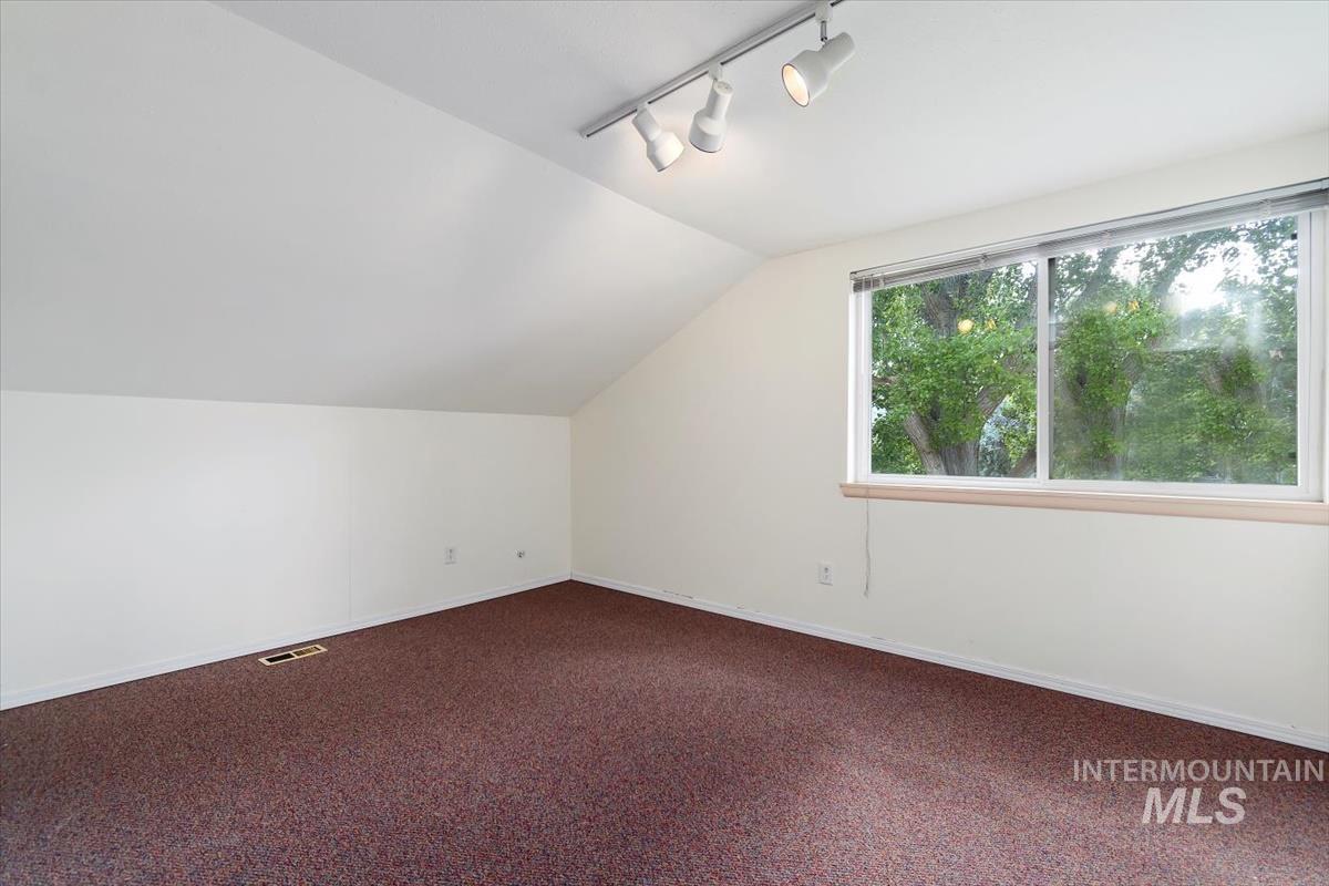 7301 W Diamond St Property Photo 4