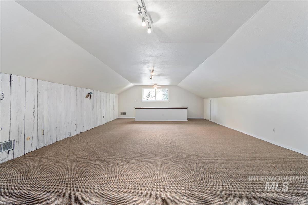 7301 W Diamond St Property Photo 7
